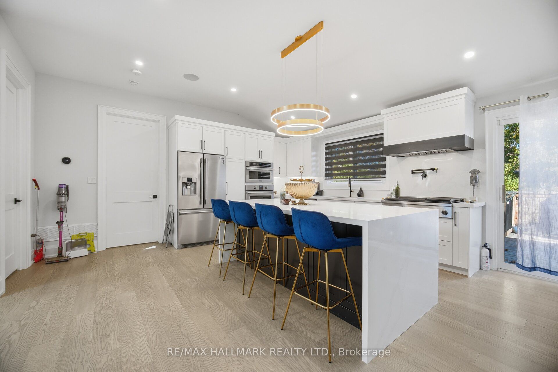 407 Bronte Road Property Photo 7