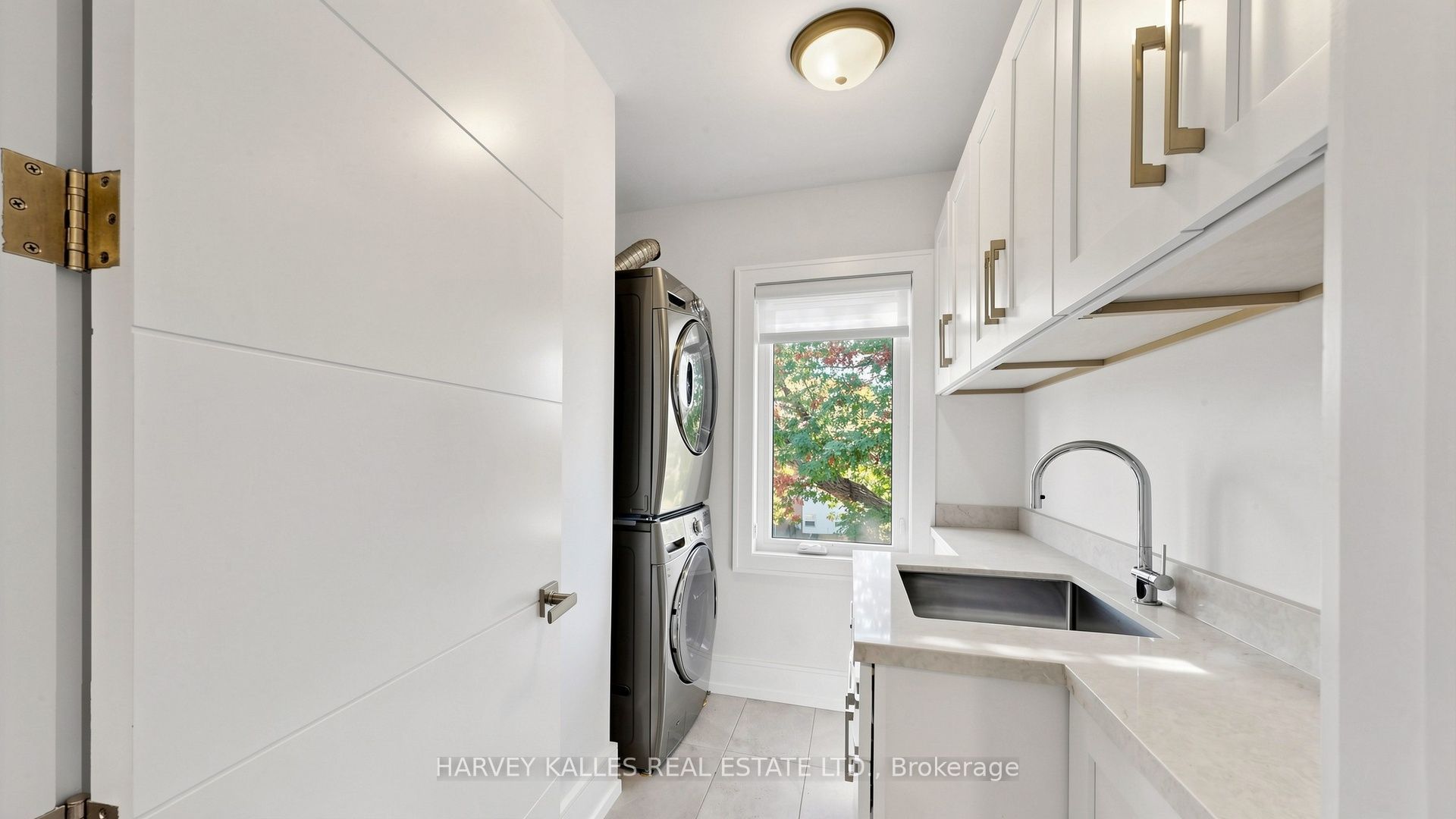 529 Pineland Avenue Property Photo 37