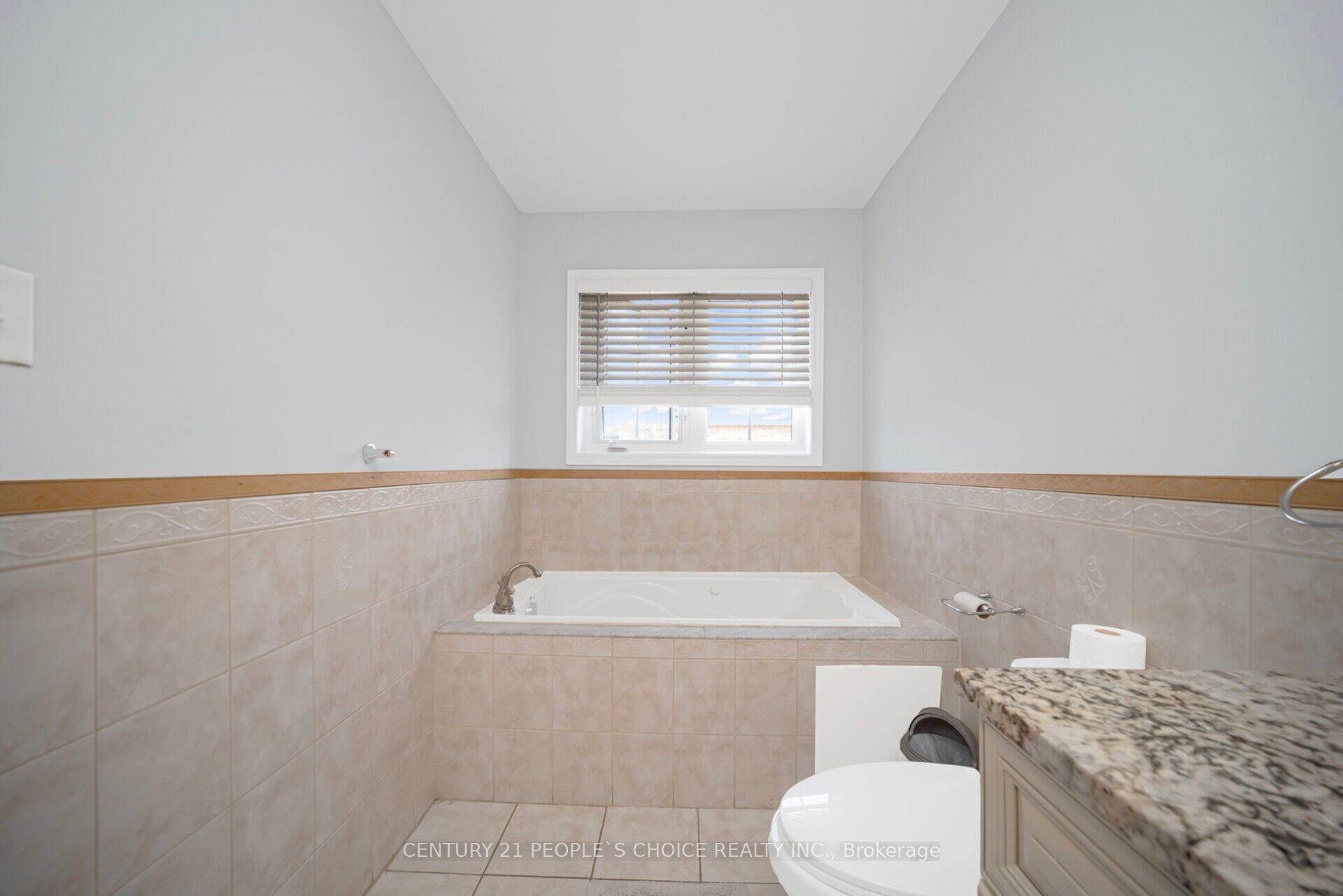 2 Checkerberry Crescent Property Photo 36