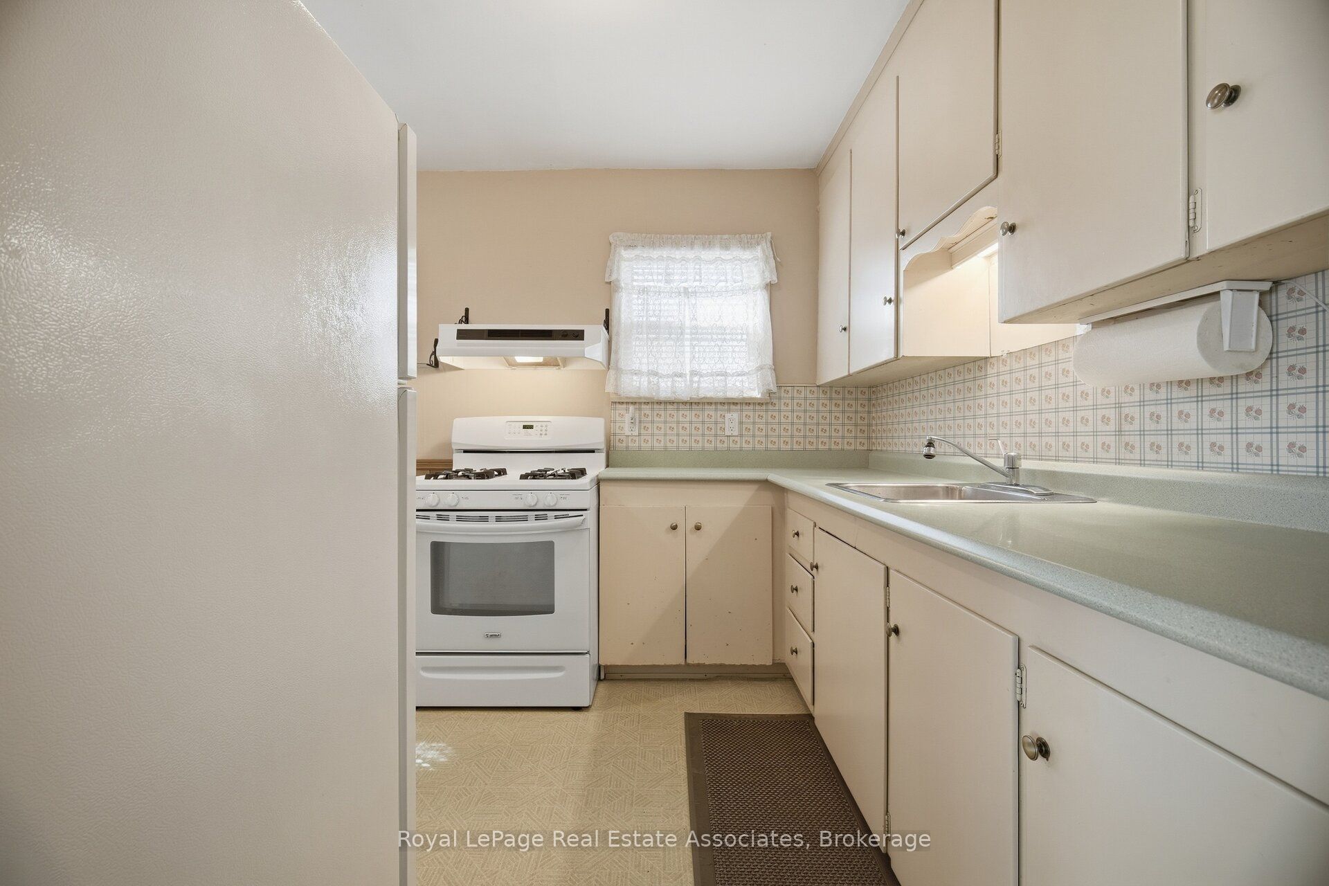 68 Allenby Avenue Property Photo 24