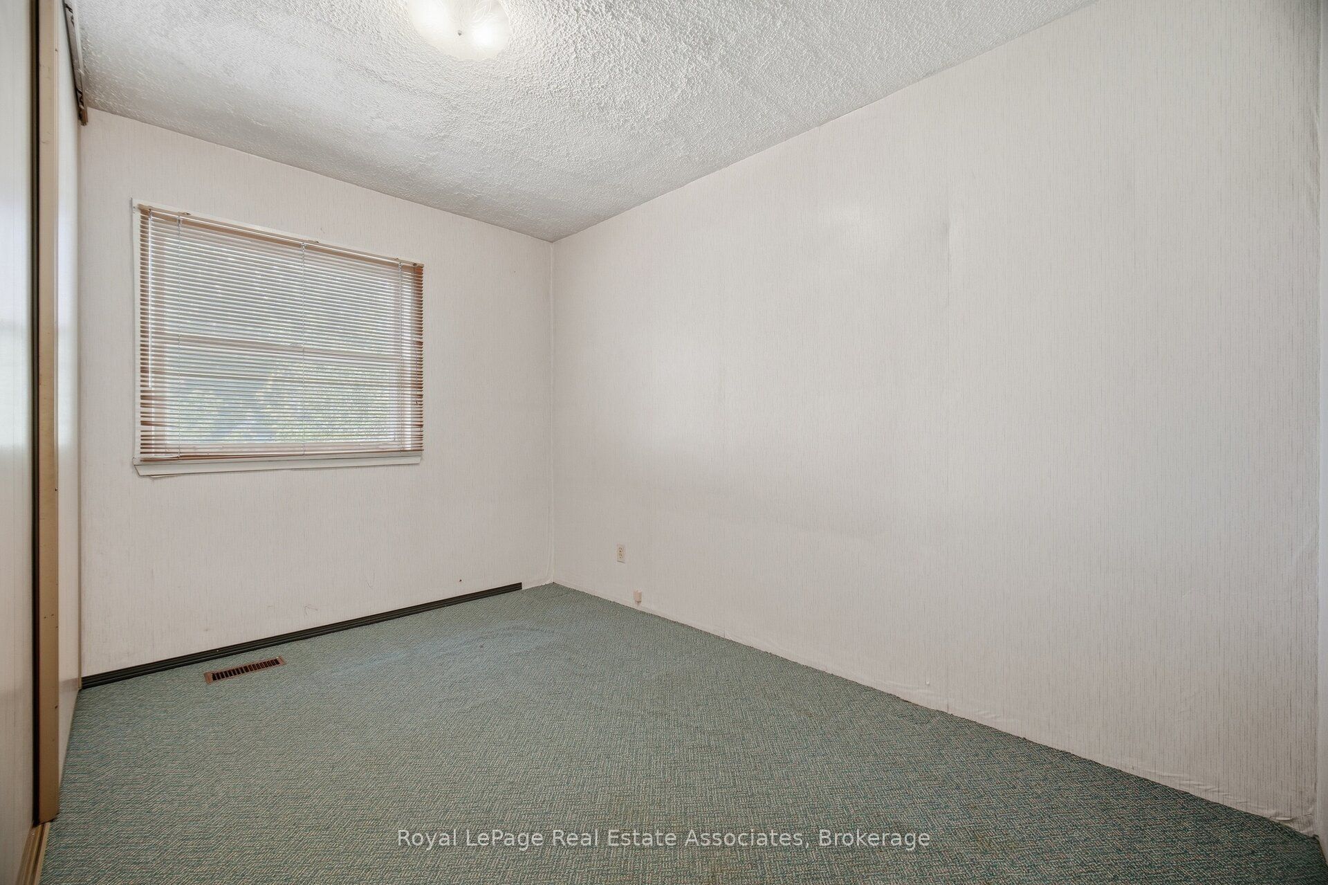 68 Allenby Avenue Property Photo 26