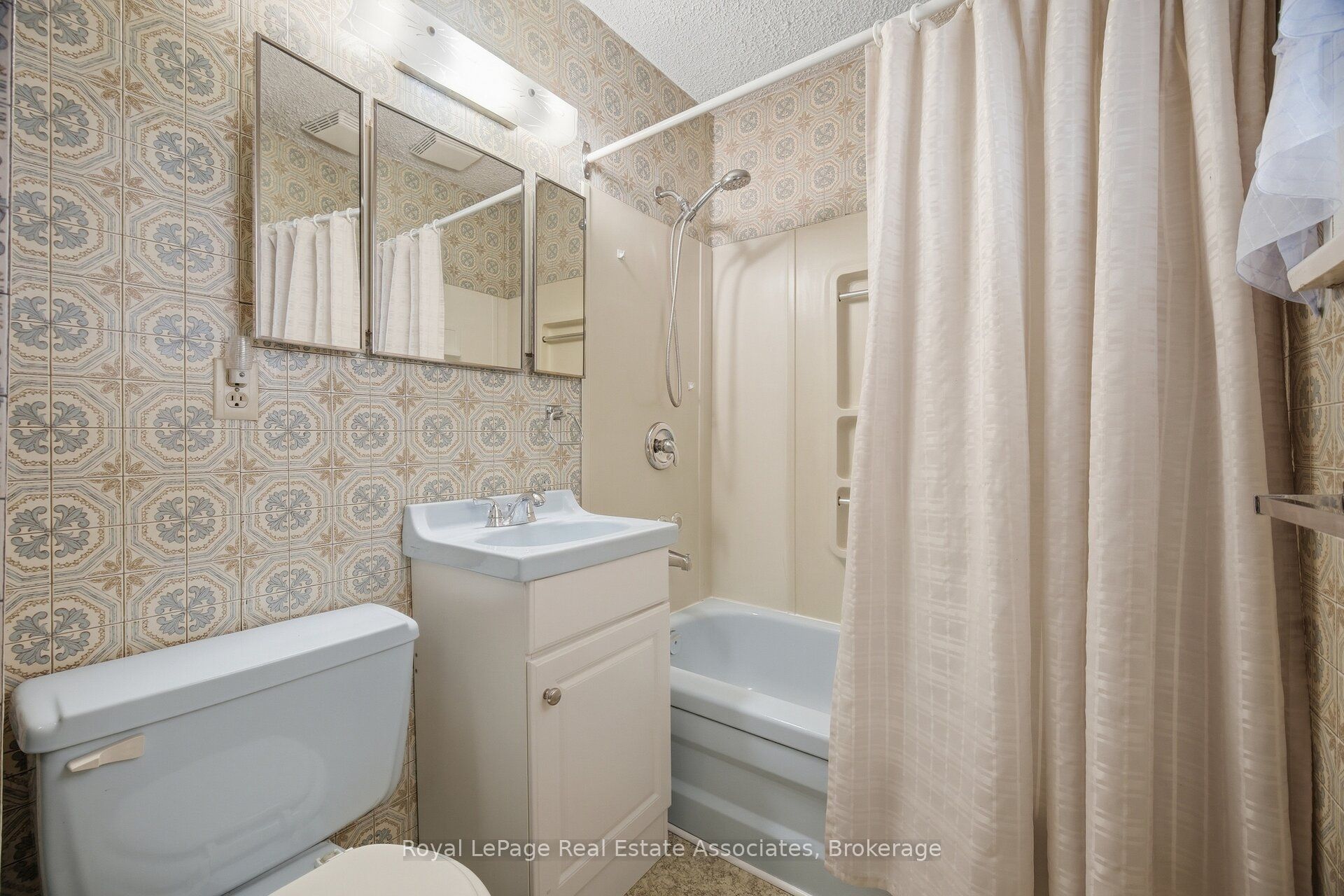 68 Allenby Avenue Property Photo 28