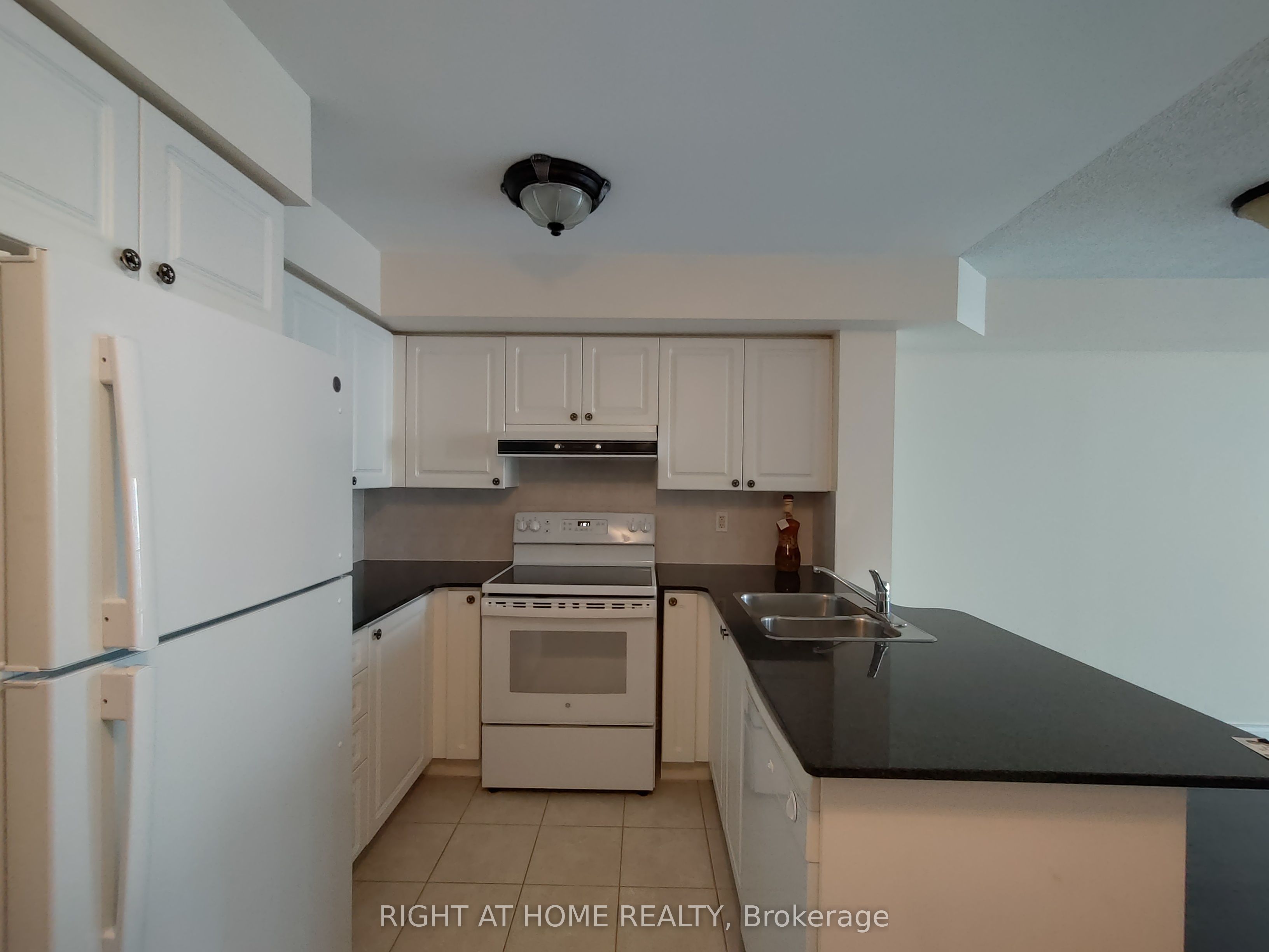 33 Elm Drive W 1301 Property Photo 5
