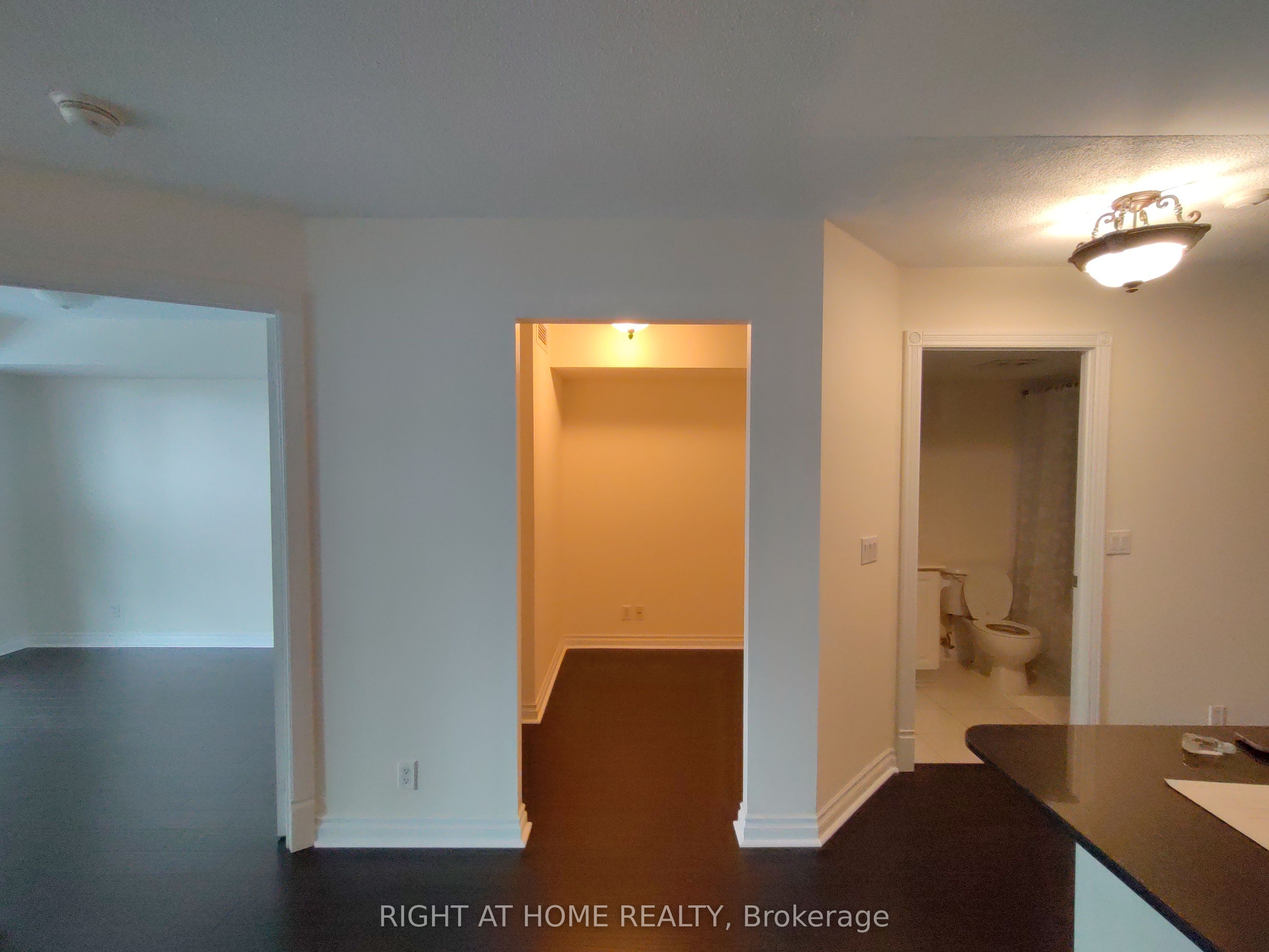 33 Elm Drive W 1301 Property Photo 7