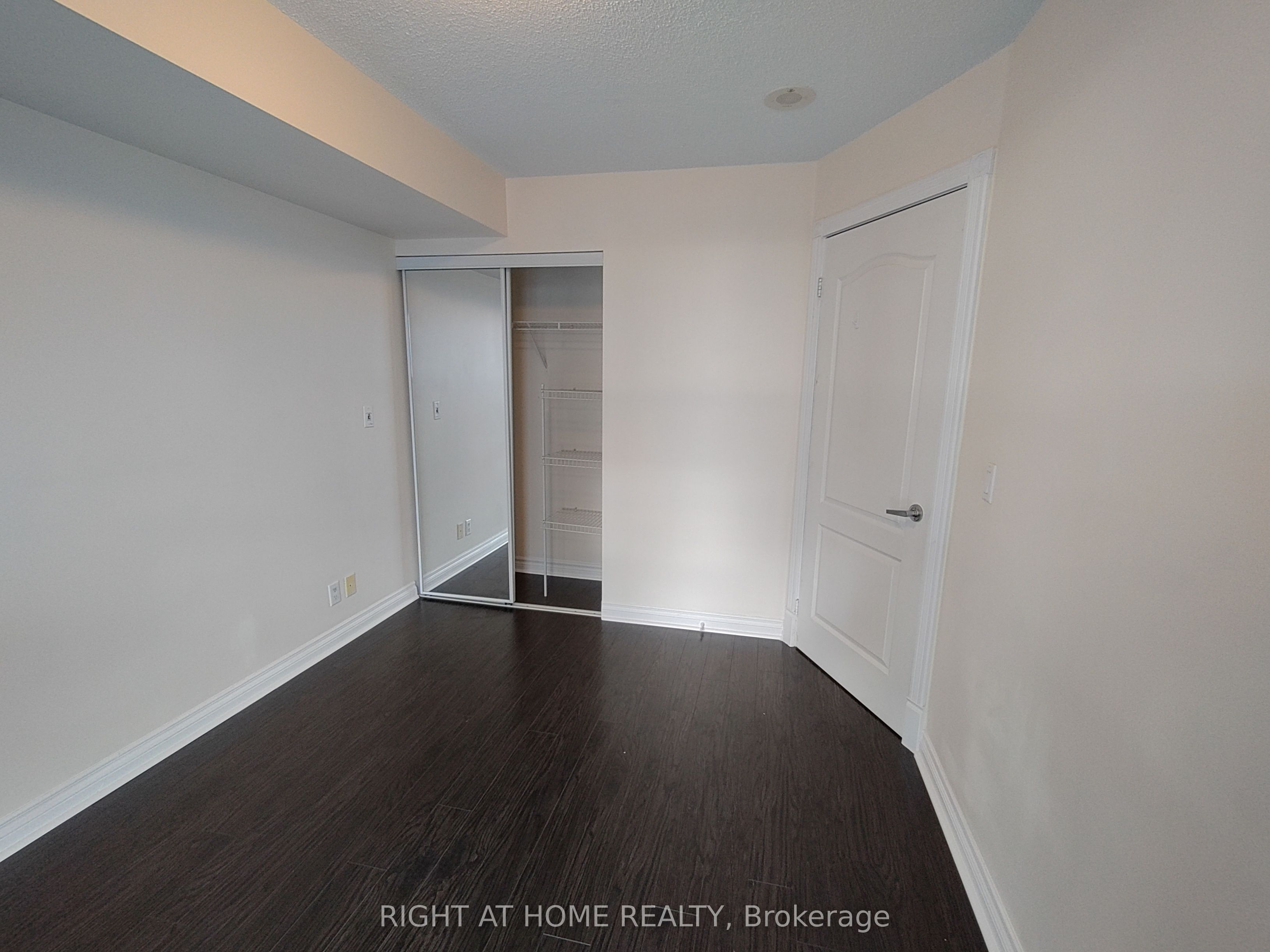 33 Elm Drive W 1301 Property Photo 11