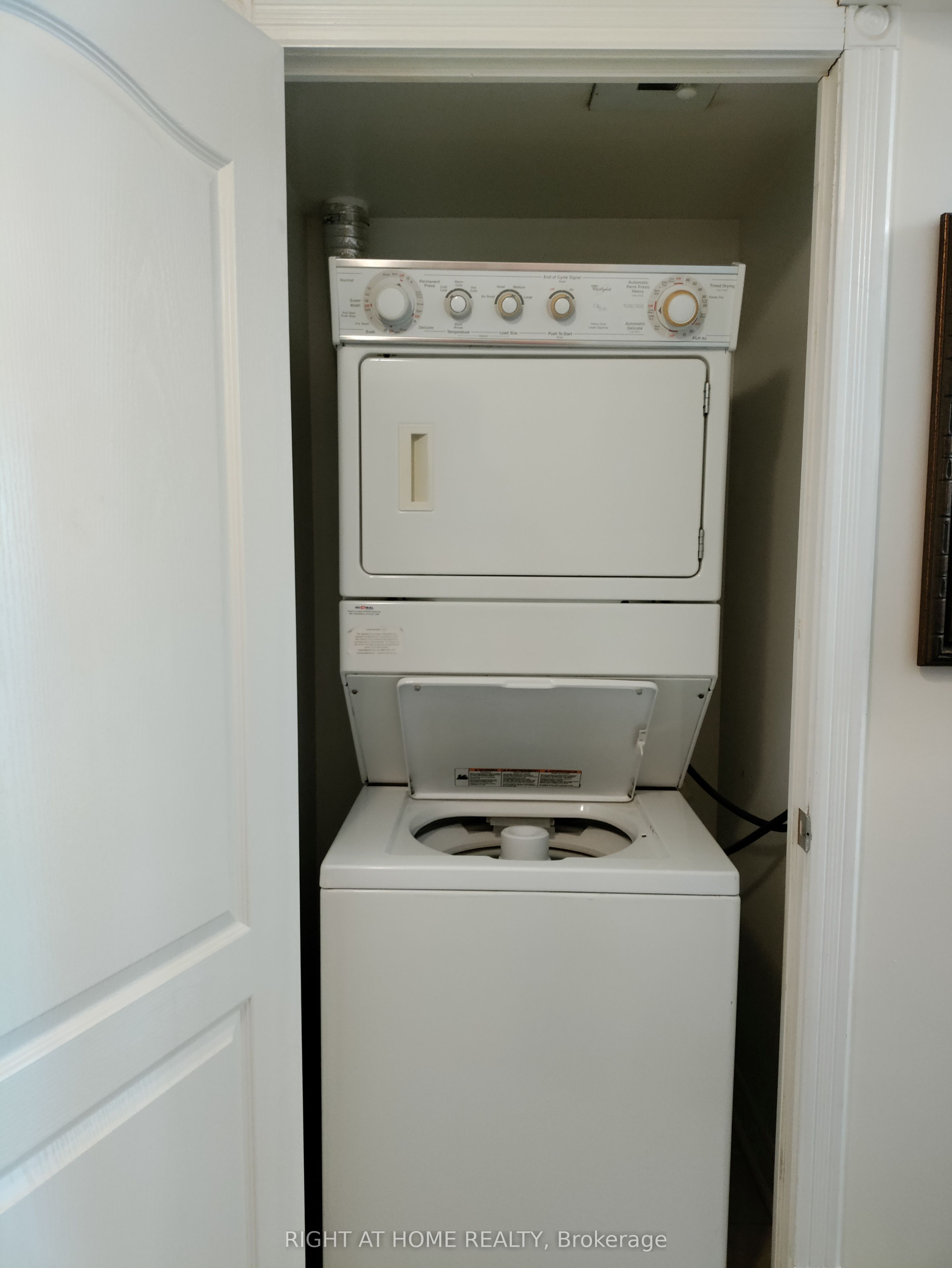 33 Elm Drive W 1301 Property Photo 14