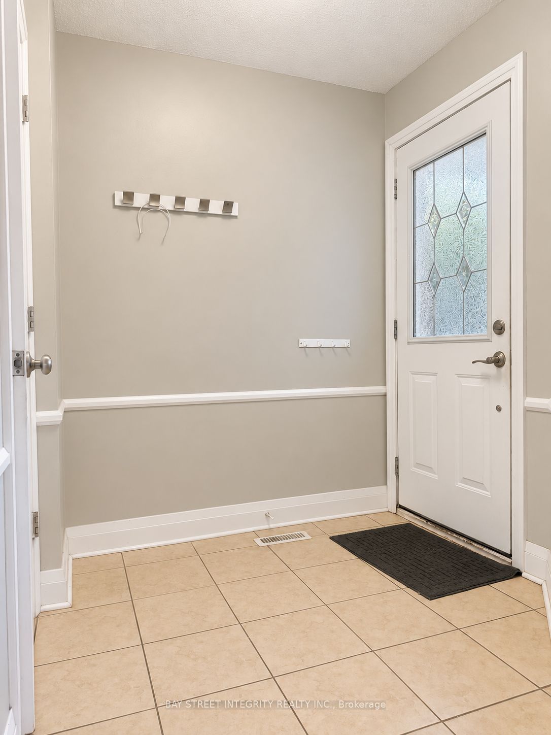 1580 Lancaster Drive 29 Property Photo 3
