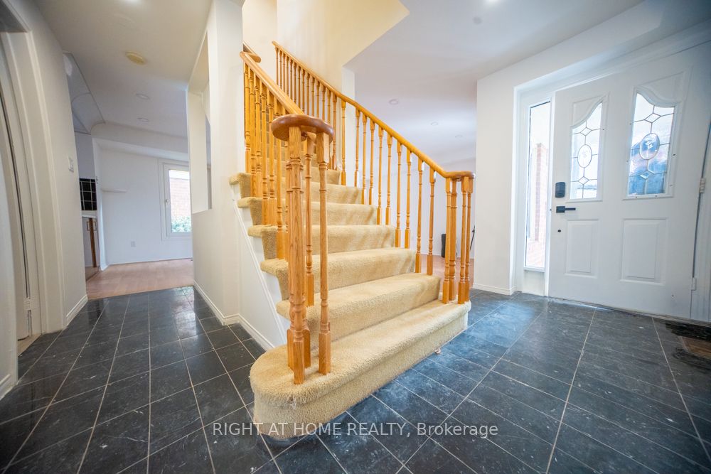 3932 Rushton Crescent Property Photo 2
