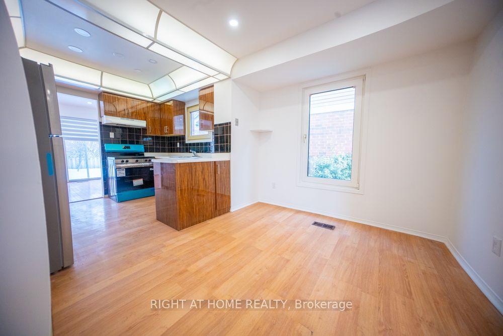 3932 Rushton Crescent Property Photo 15