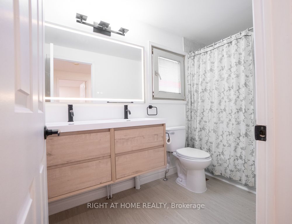 3932 Rushton Crescent Property Photo 17
