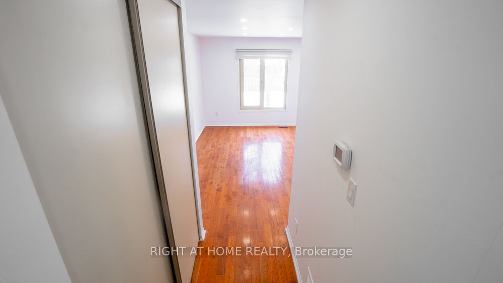 3932 Rushton Crescent Property Photo 18