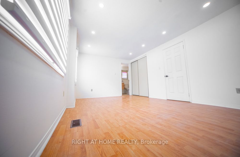 3932 Rushton Crescent Property Photo 20