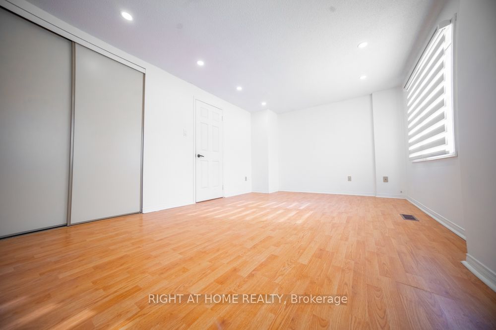 3932 Rushton Crescent Property Photo 21
