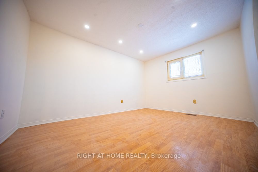 3932 Rushton Crescent Property Photo 25