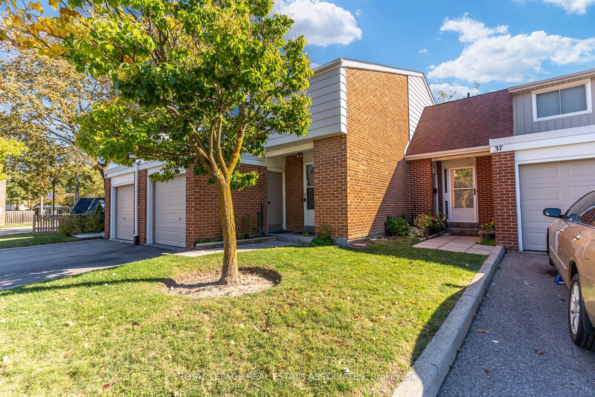 215 Mississauga Valley Boulevard Property Photo 2