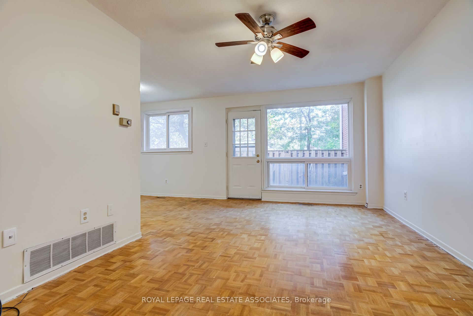 215 Mississauga Valley Boulevard Property Photo 6