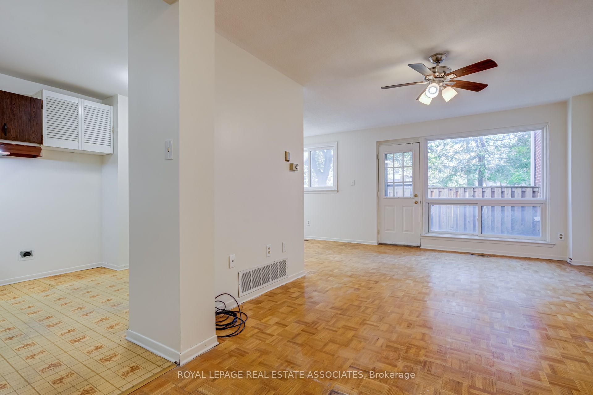 215 Mississauga Valley Boulevard Property Photo 7
