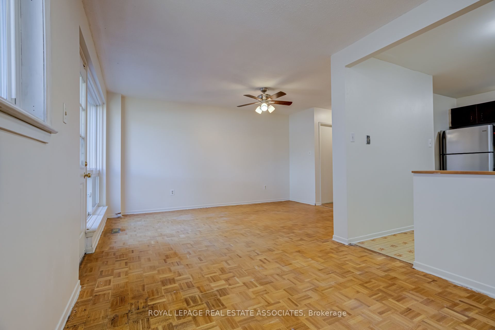 215 Mississauga Valley Boulevard Property Photo 9