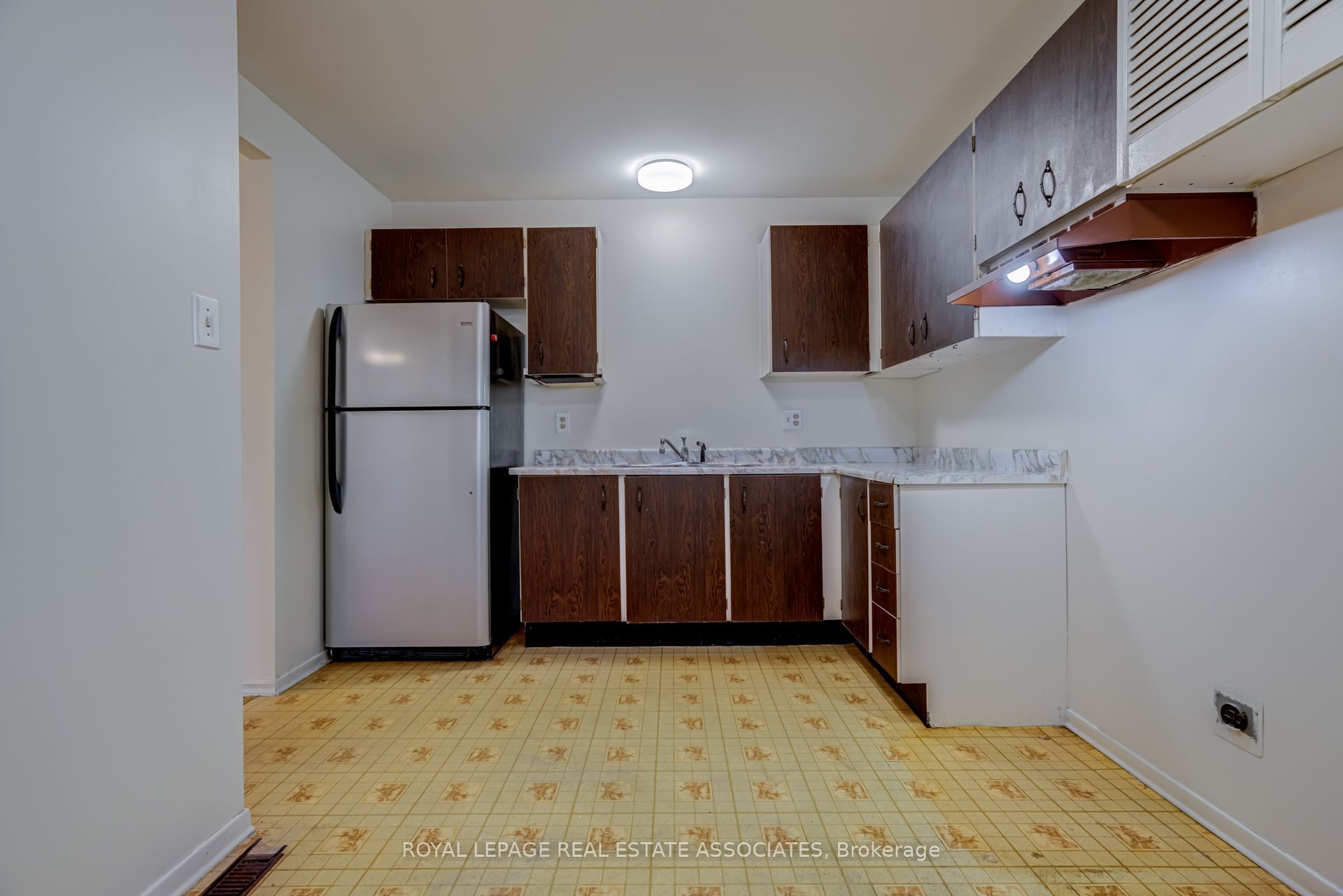 215 Mississauga Valley Boulevard Property Photo 10