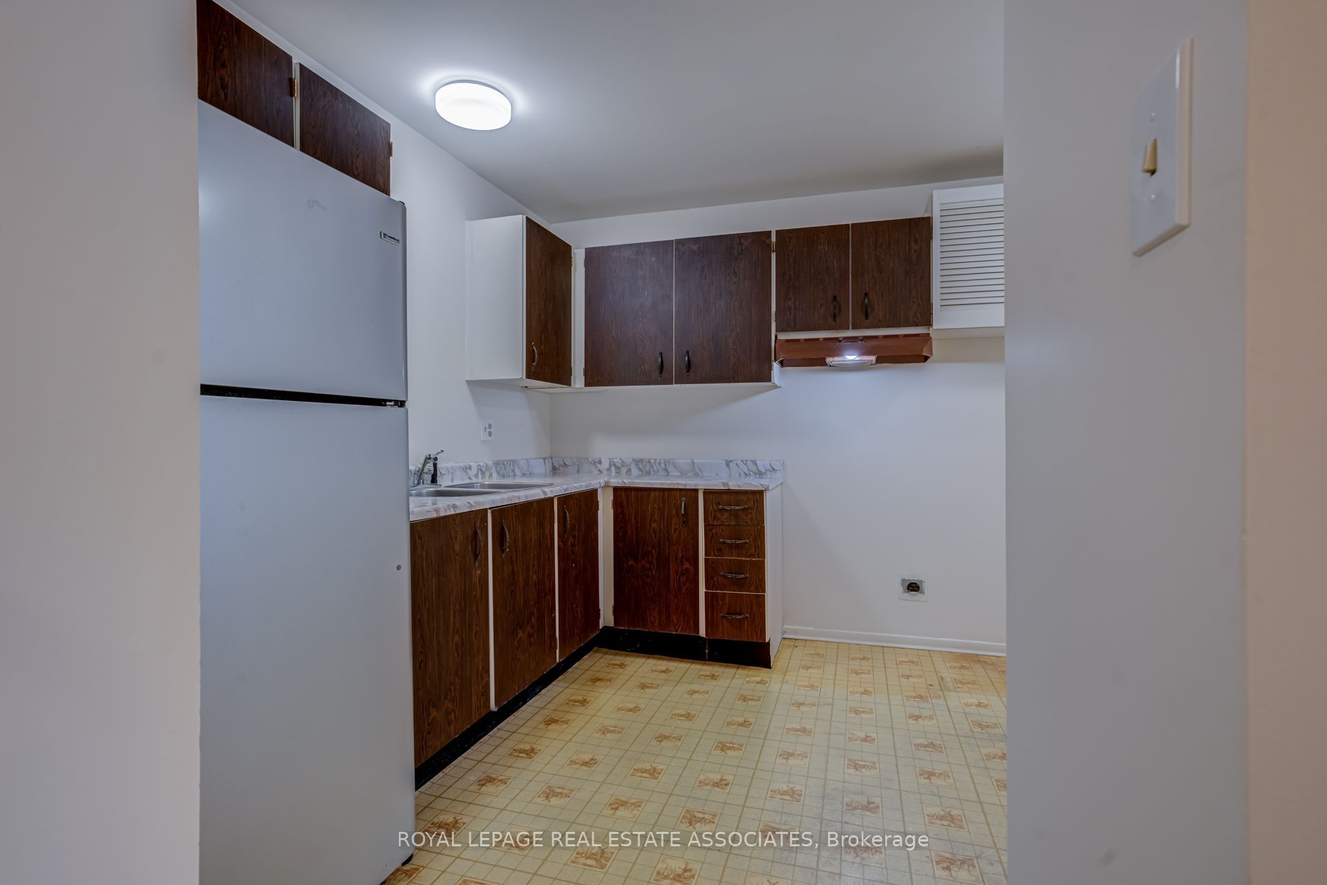 215 Mississauga Valley Boulevard Property Photo 11