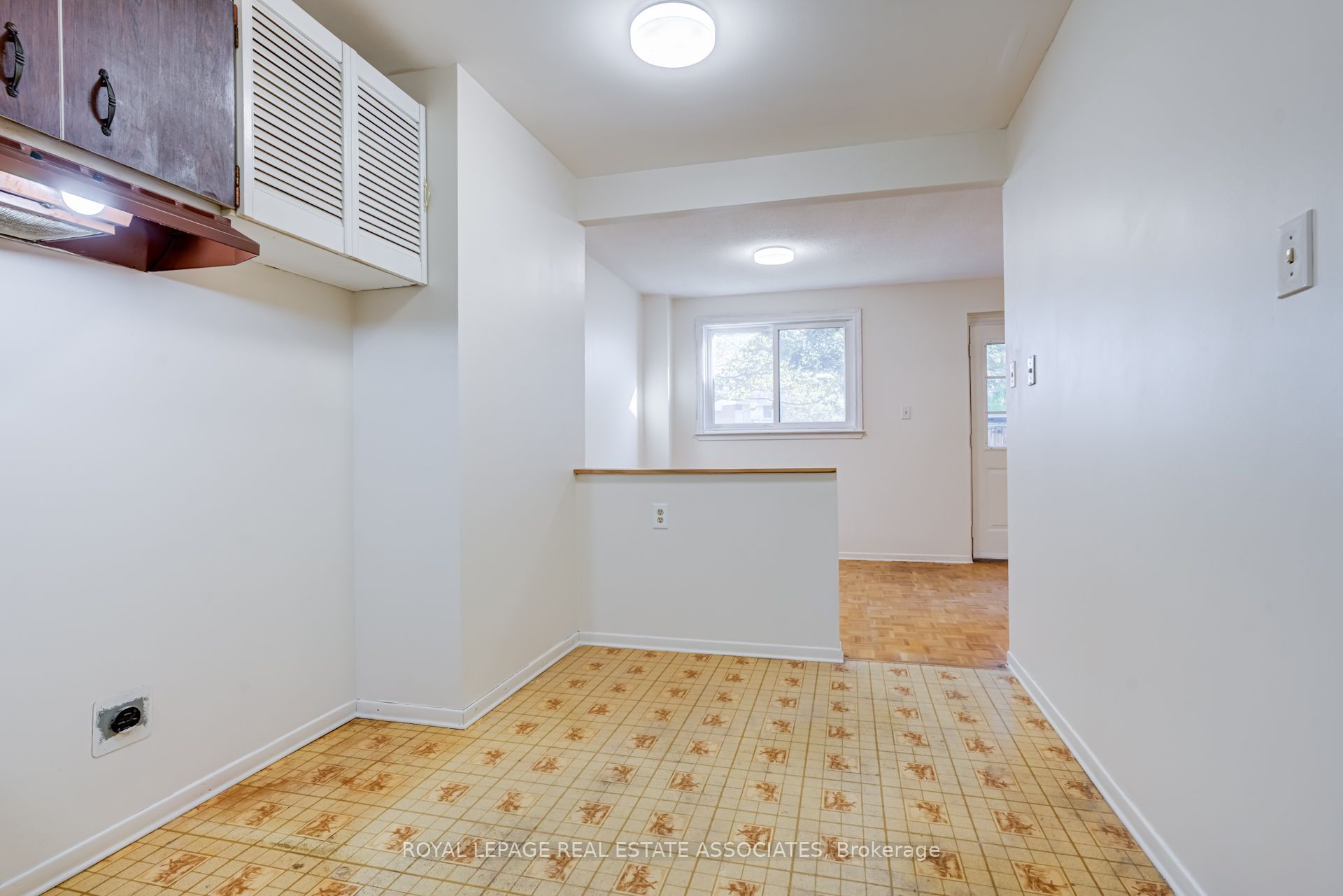 215 Mississauga Valley Boulevard Property Photo 12