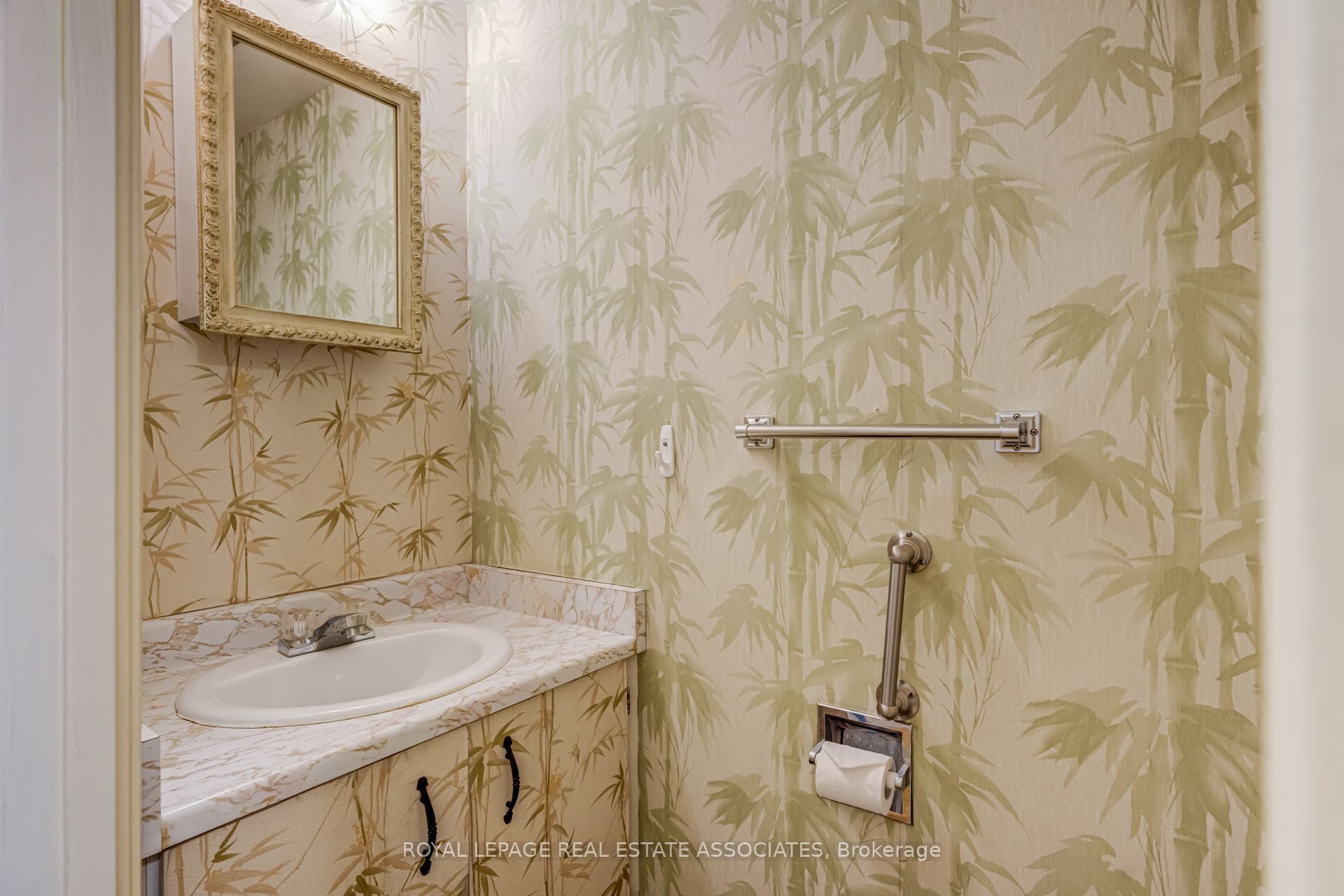 215 Mississauga Valley Boulevard Property Photo 19