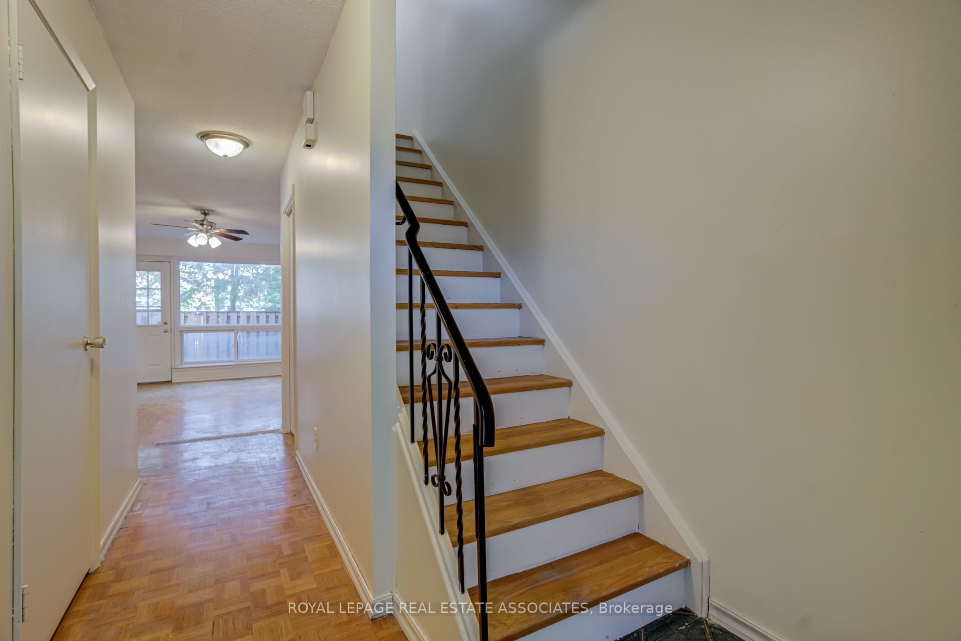 215 Mississauga Valley Boulevard Property Photo 21