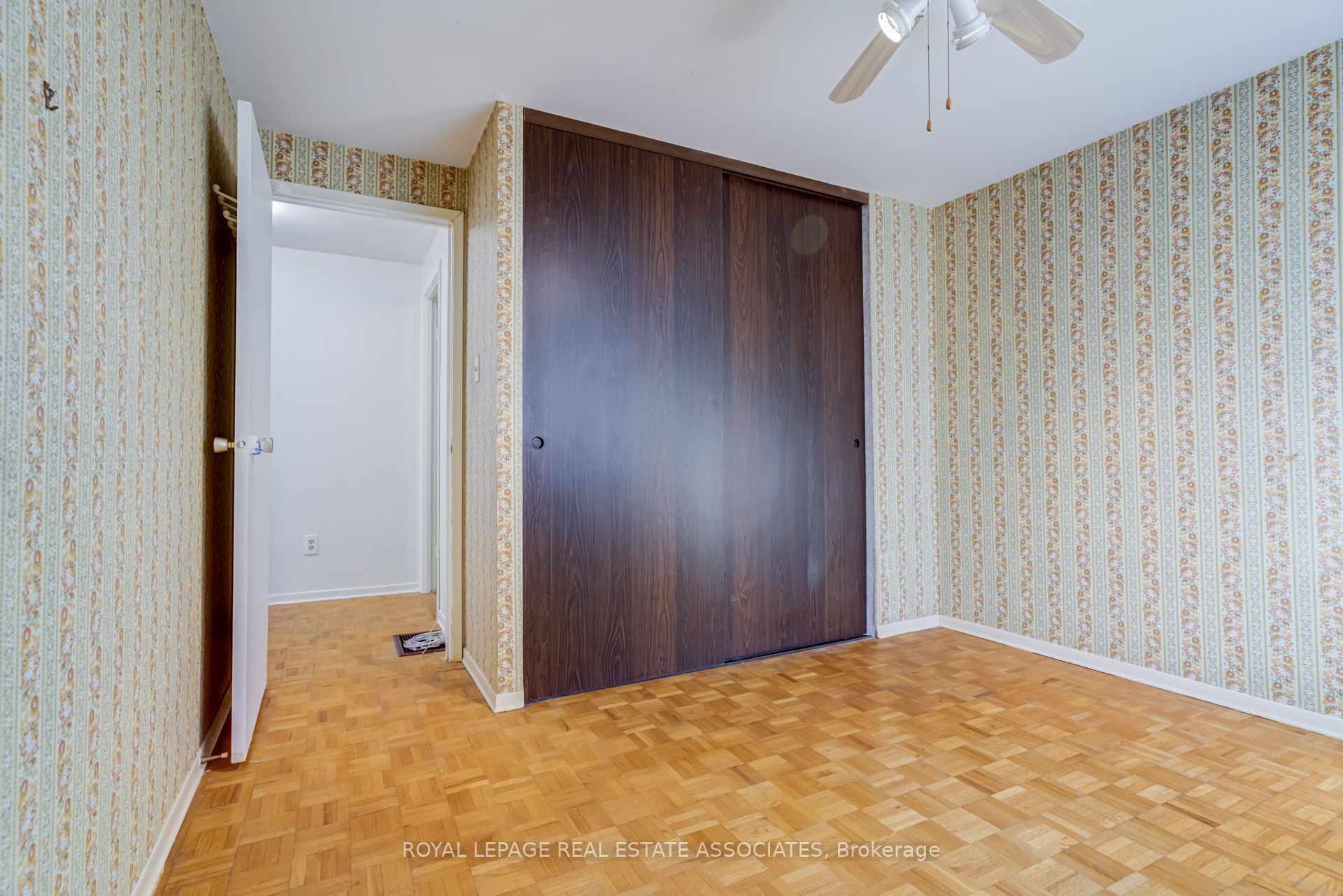 215 Mississauga Valley Boulevard Property Photo 25