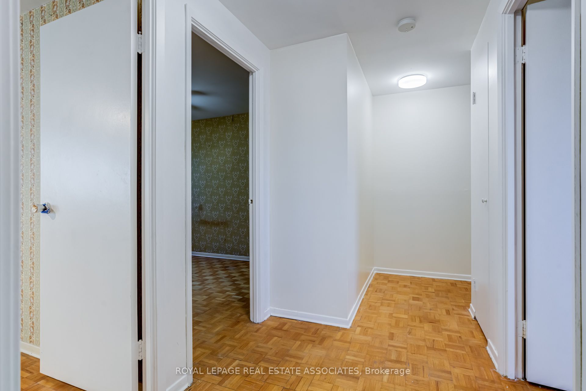 215 Mississauga Valley Boulevard Property Photo 36