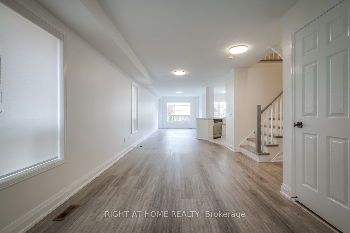 7401 Village Walk Property Photo 6