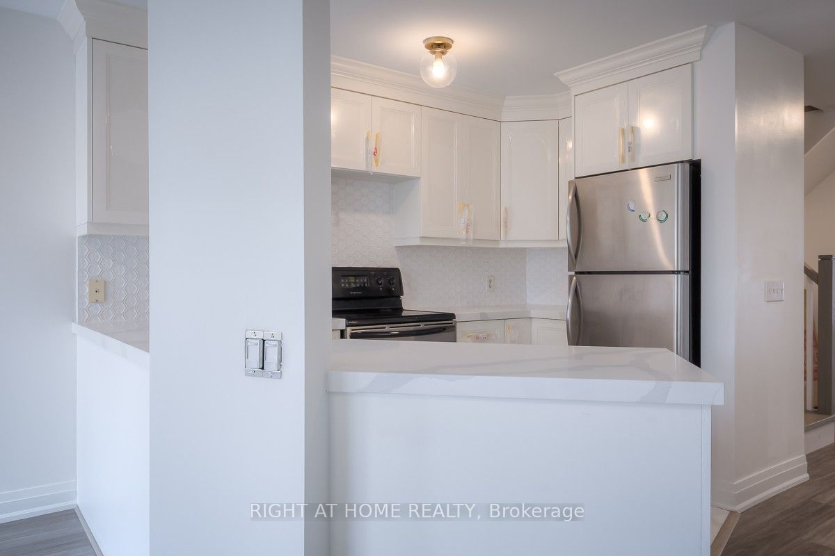 7401 Village Walk Property Photo 11