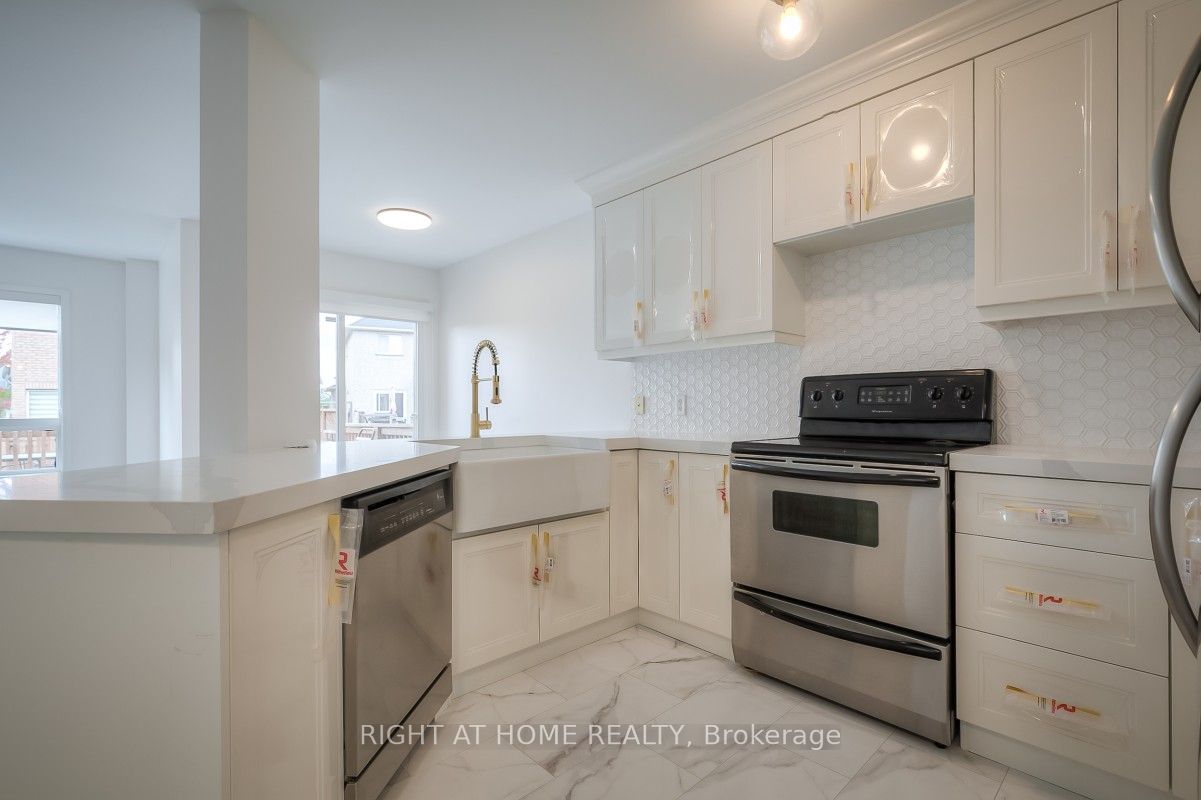 7401 Village Walk Property Photo 13