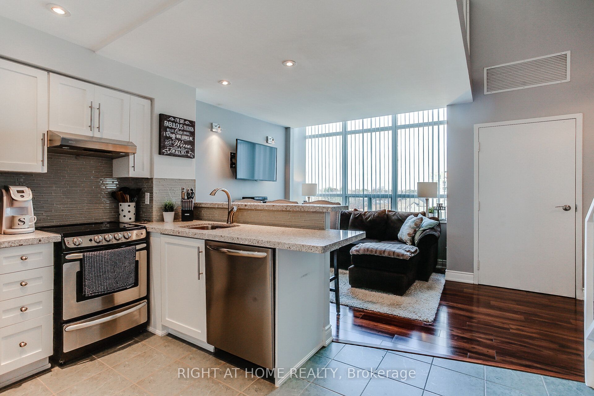 300 Manitoba Street 426 Property Photo 2