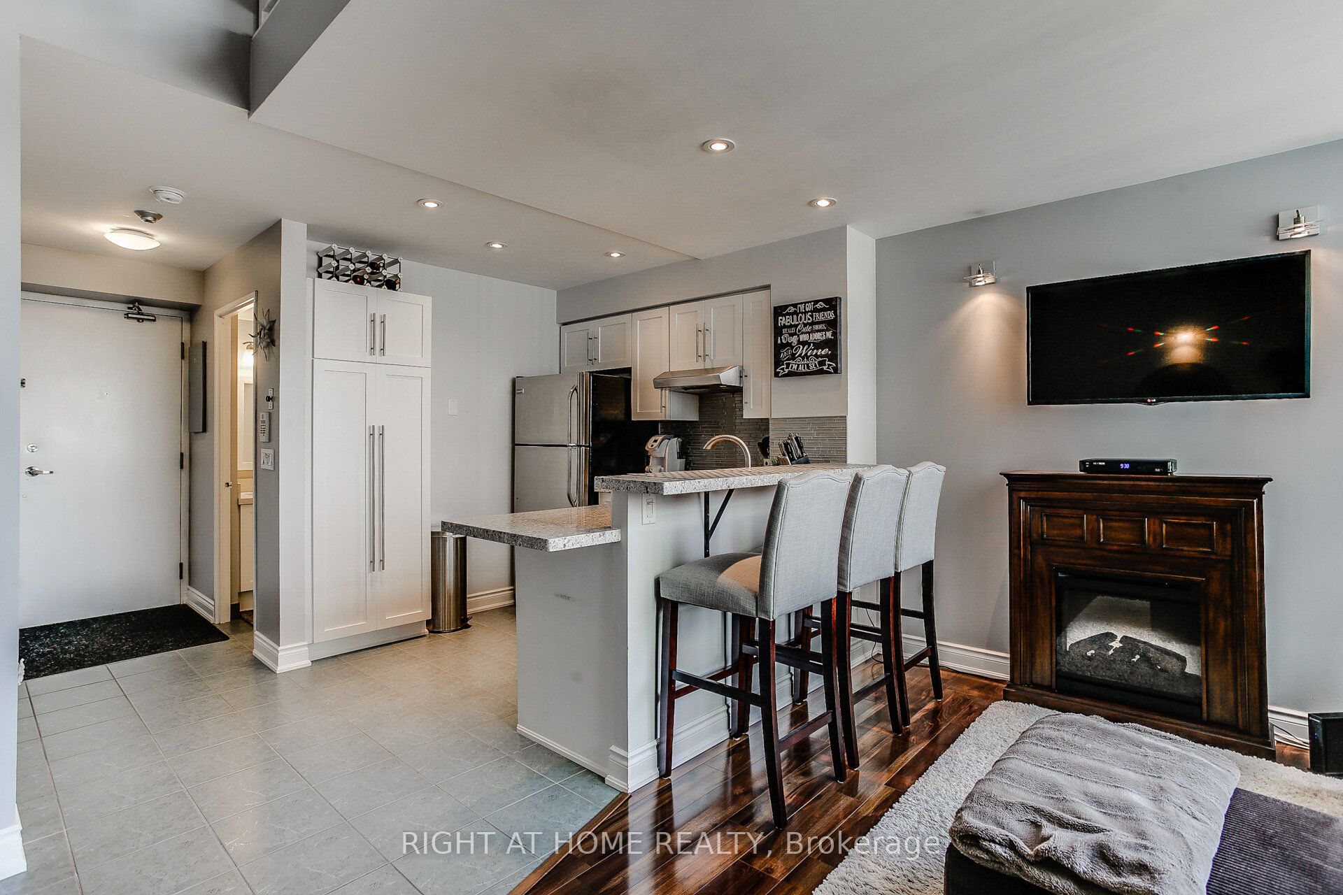 300 Manitoba Street 426 Property Photo 3