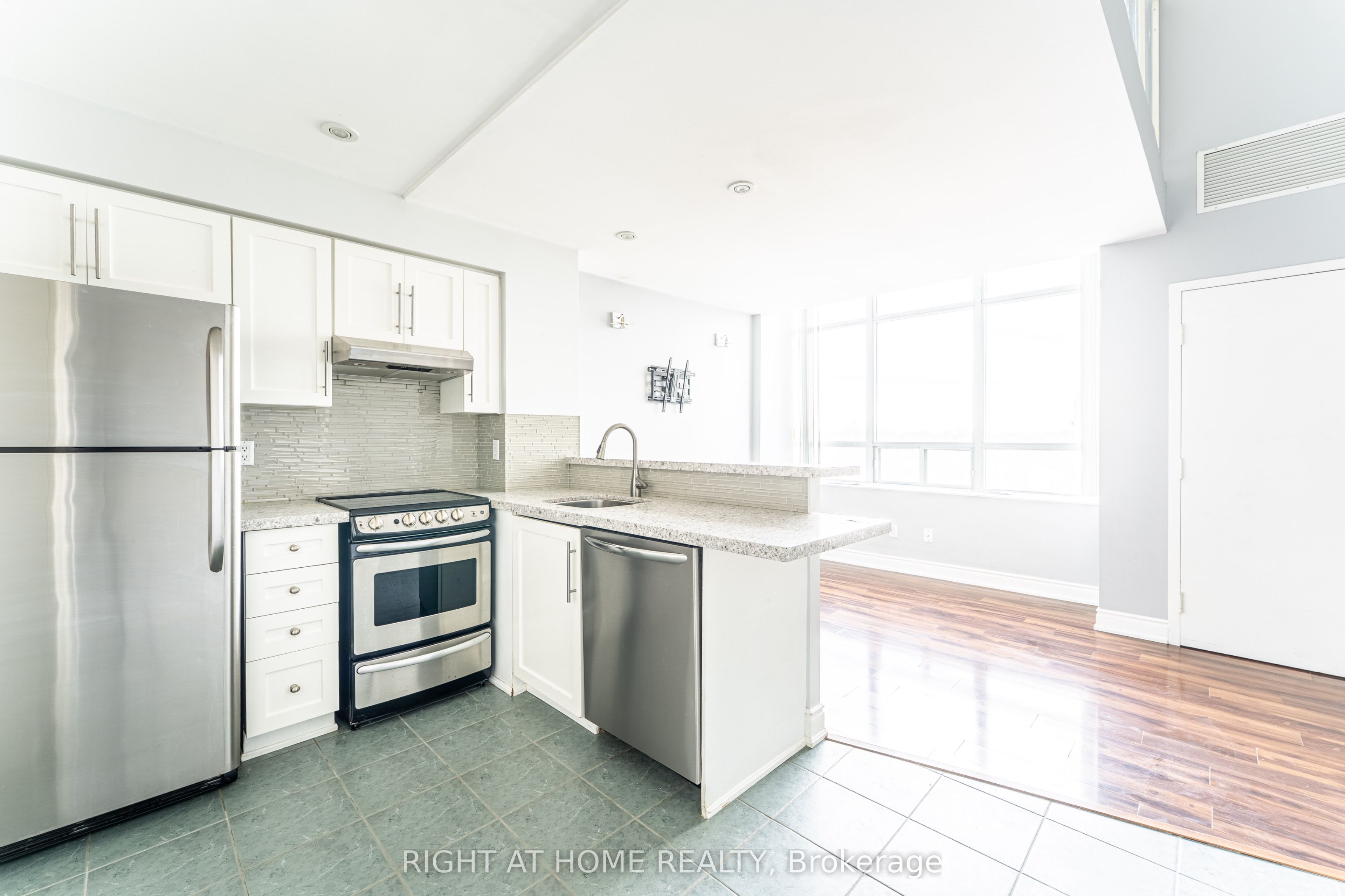 300 Manitoba Street 426 Property Photo 23