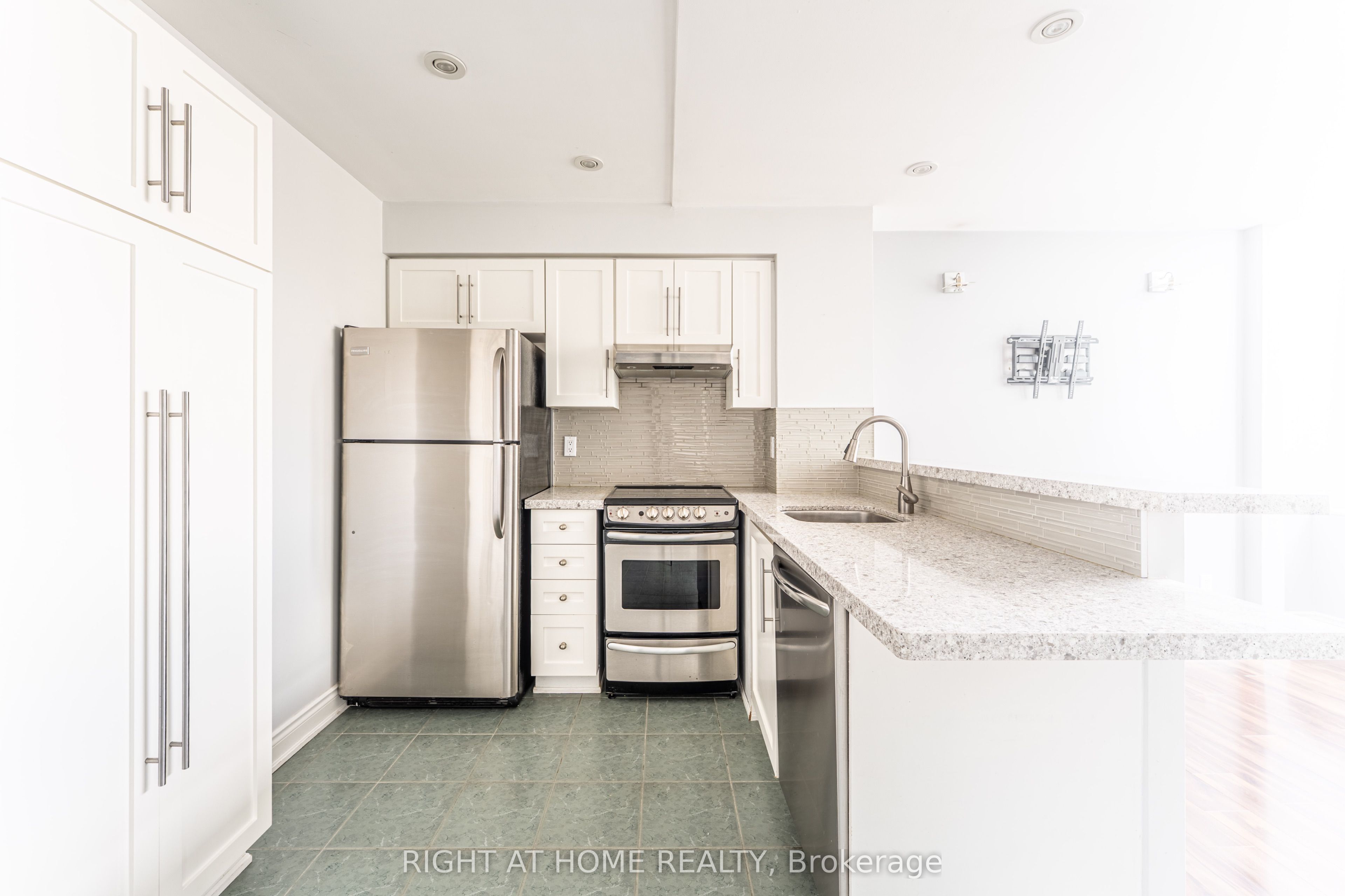 300 Manitoba Street 426 Property Photo 24