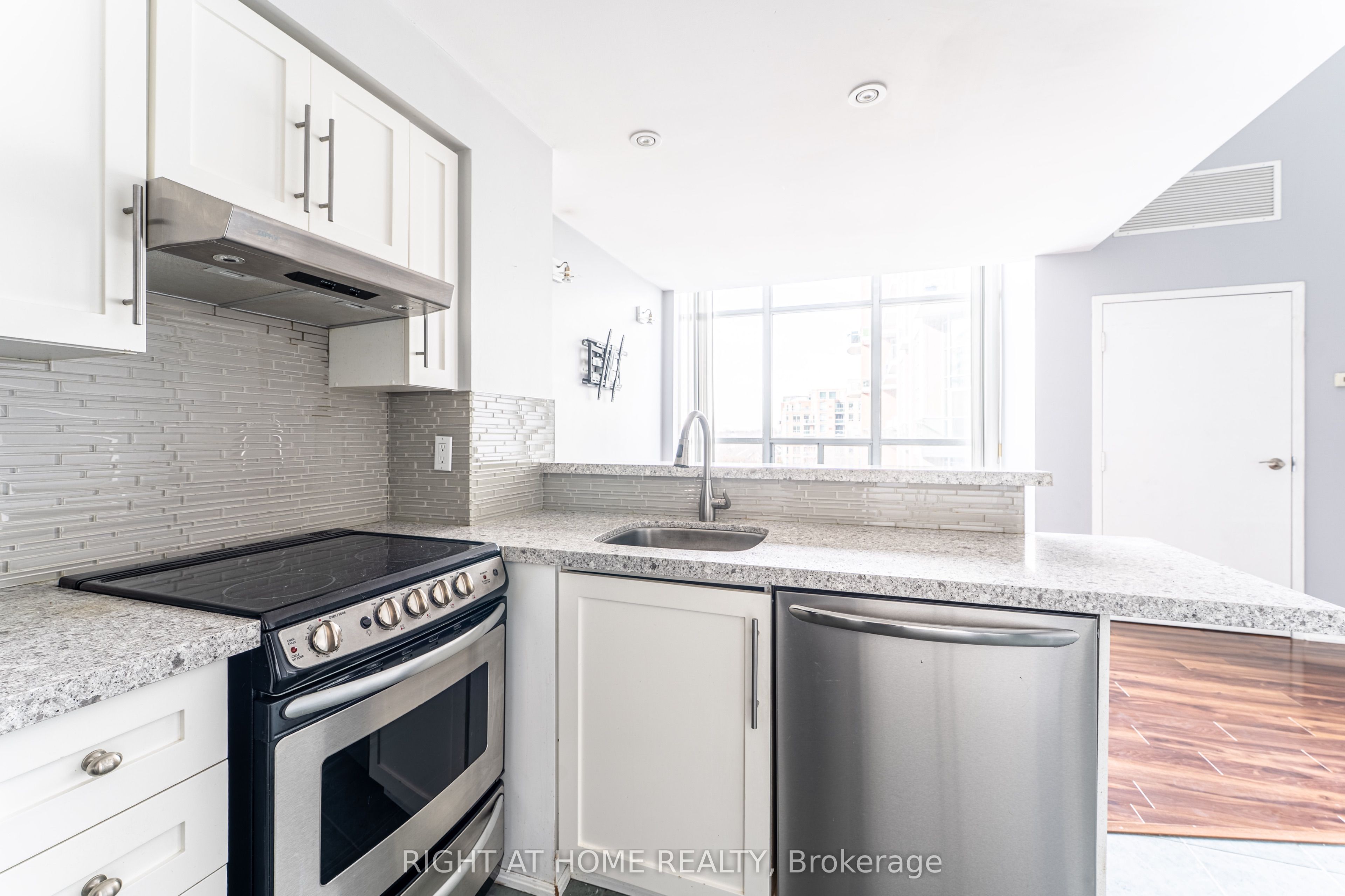 300 Manitoba Street 426 Property Photo 25