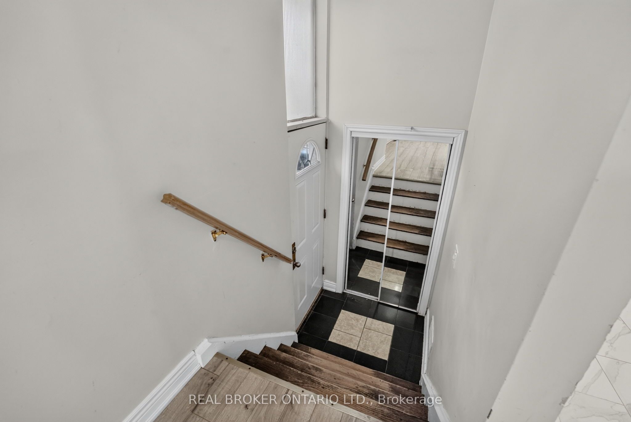27 Vange Crescent Property Photo 3