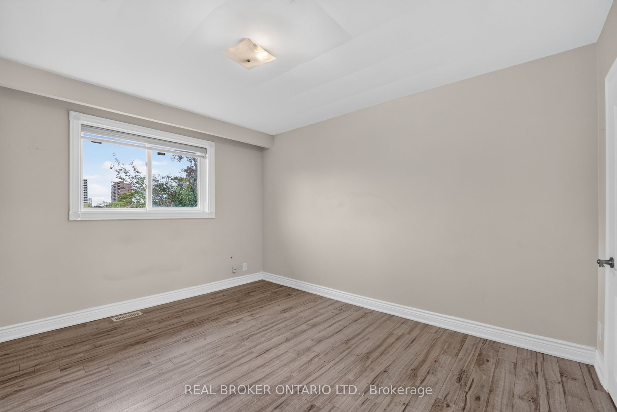27 Vange Crescent Property Photo 18