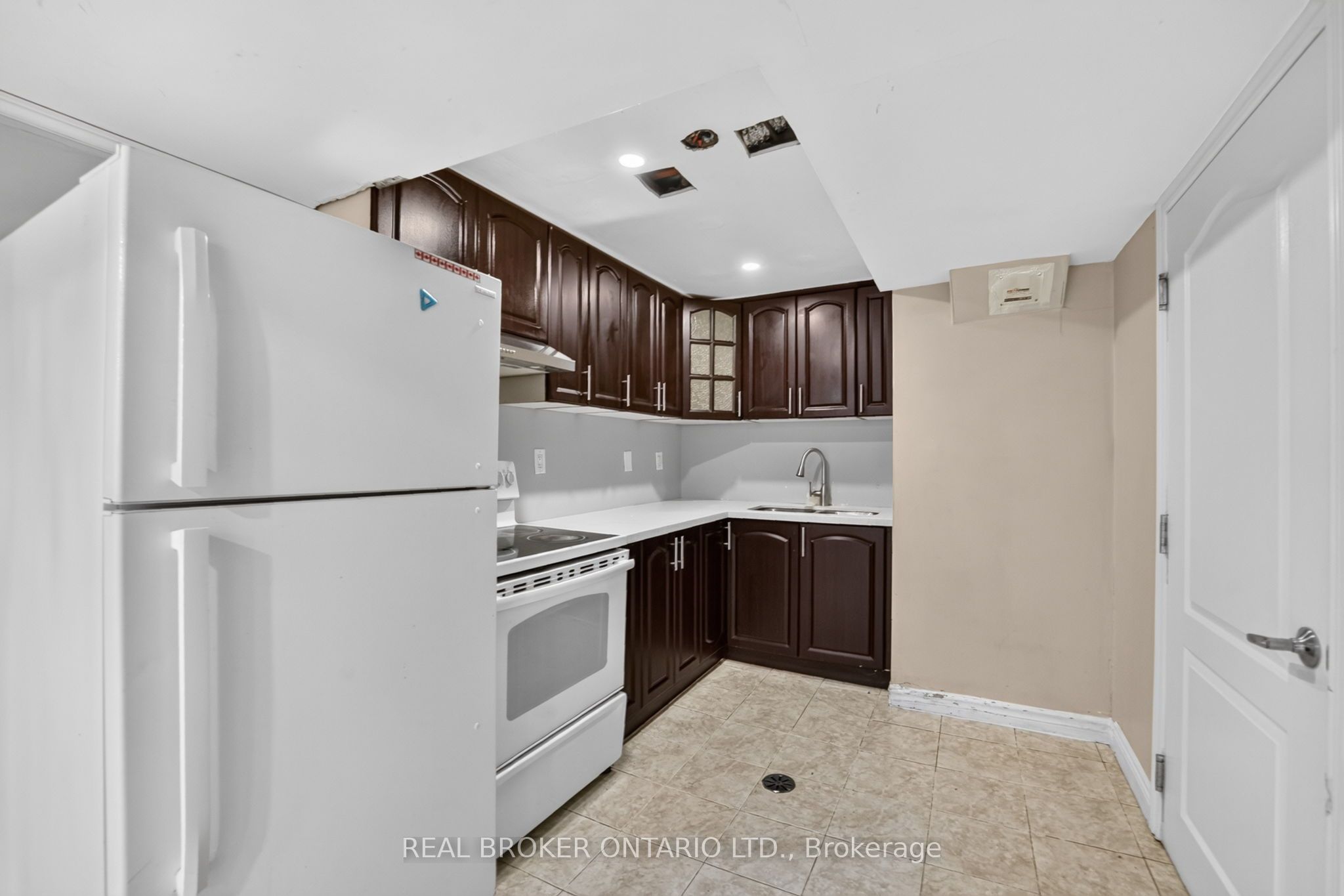 27 Vange Crescent Property Photo 29