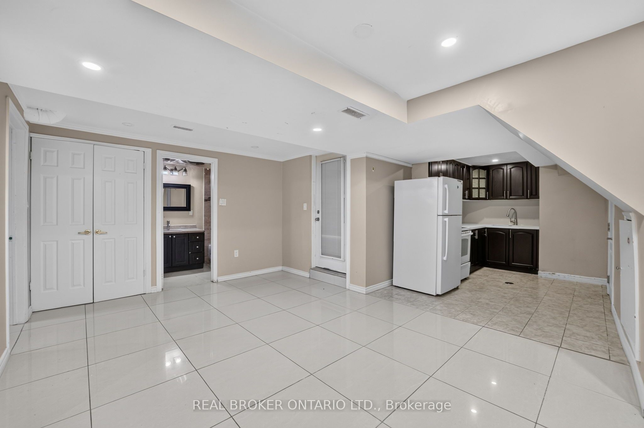 27 Vange Crescent Property Photo 33
