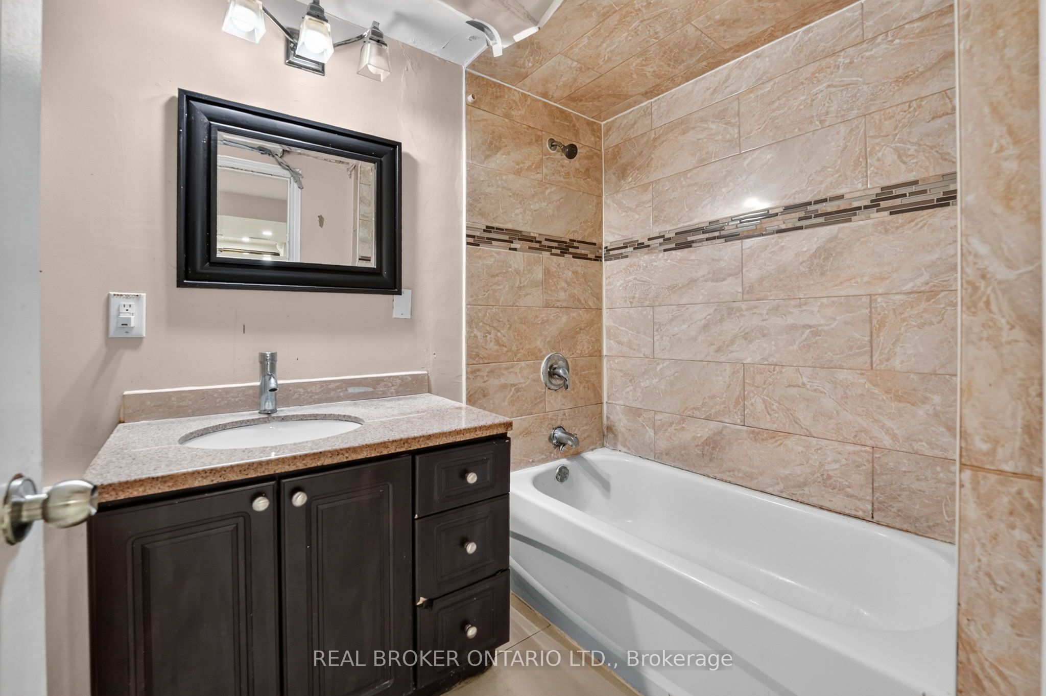 27 Vange Crescent Property Photo 34