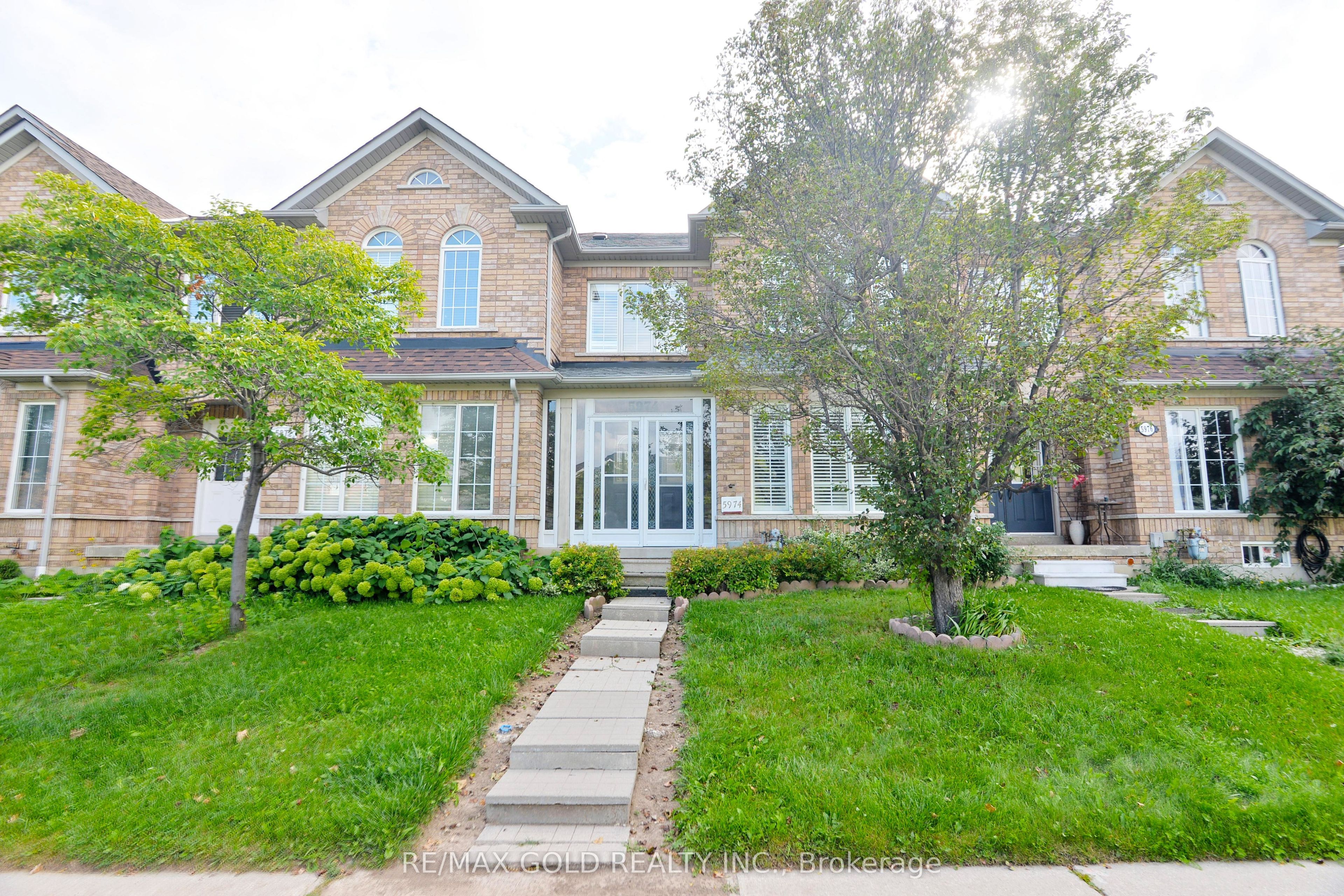 5974 Tenth Line Property Photo 3