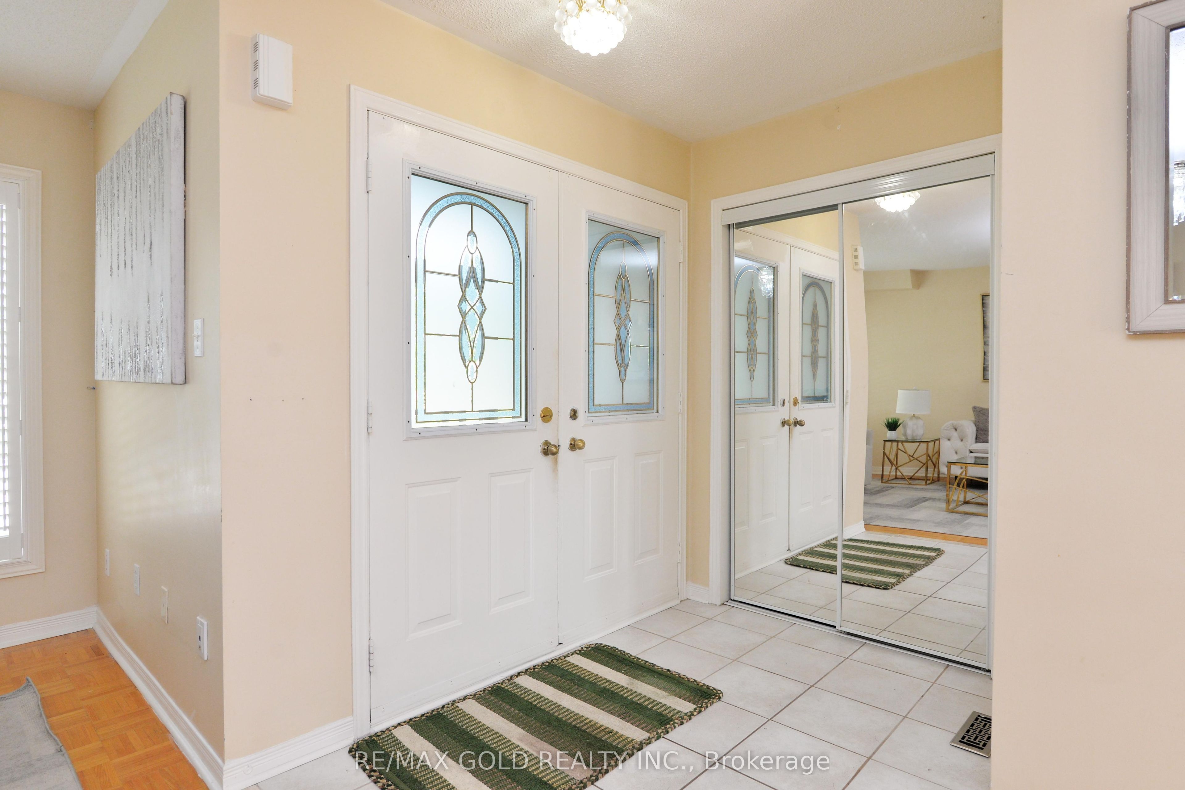 5974 Tenth Line Property Photo 6