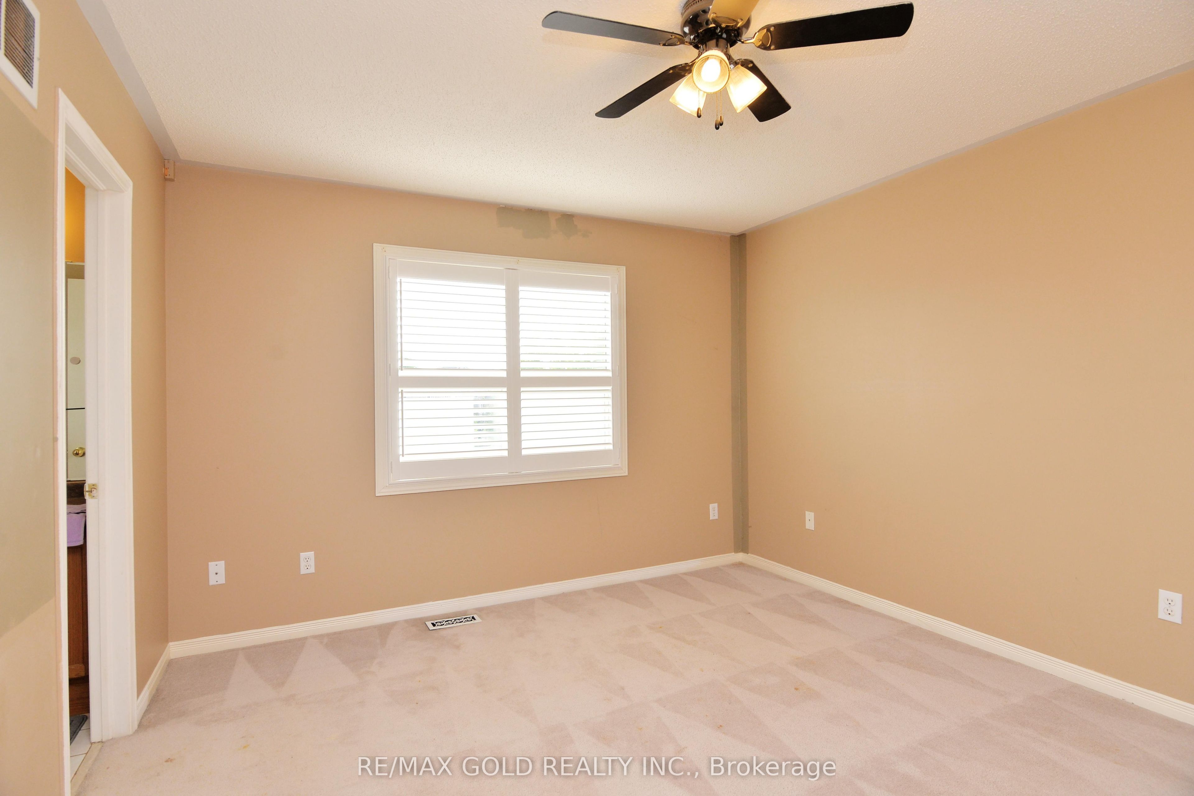 5974 Tenth Line Property Photo 24