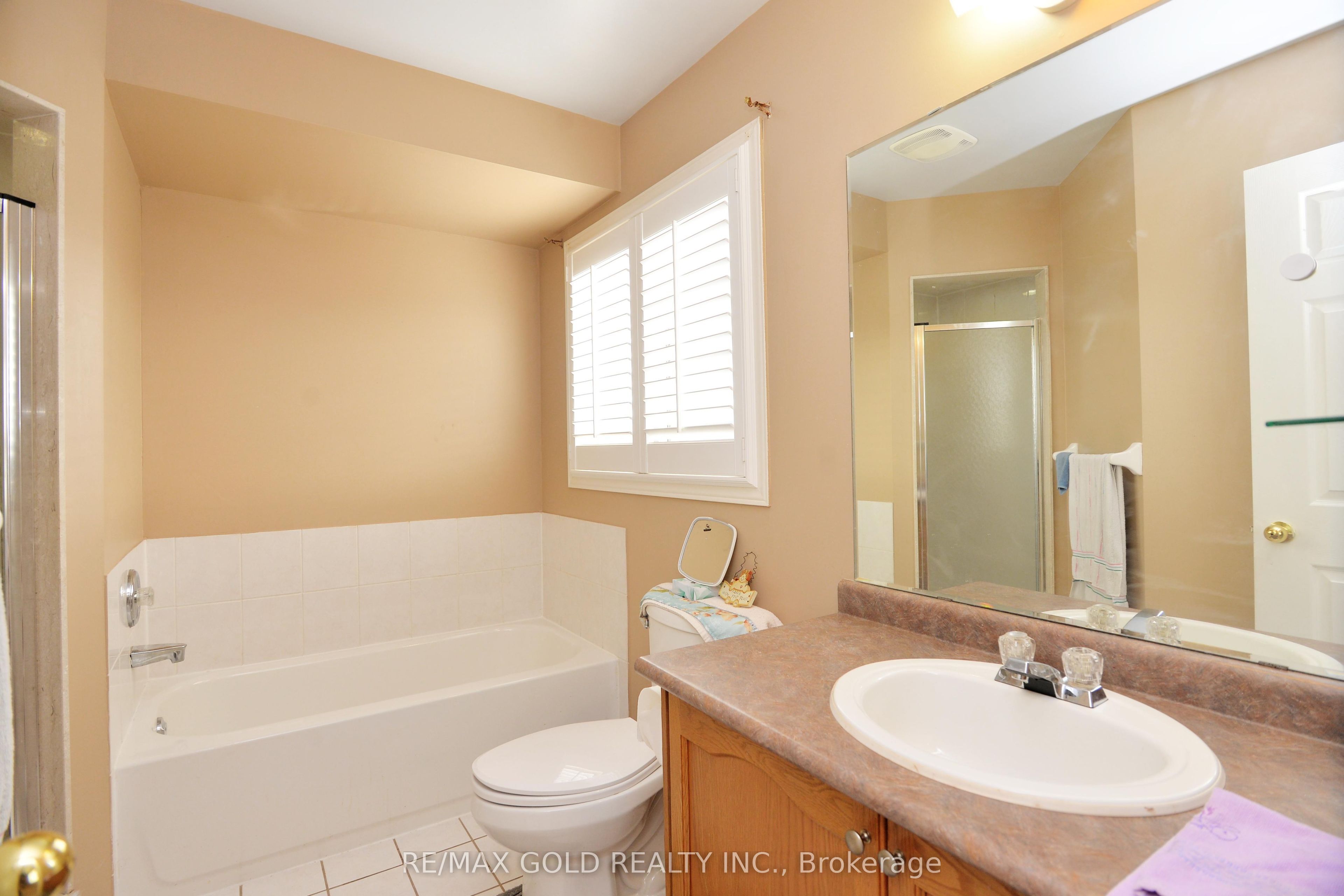 5974 Tenth Line Property Photo 28