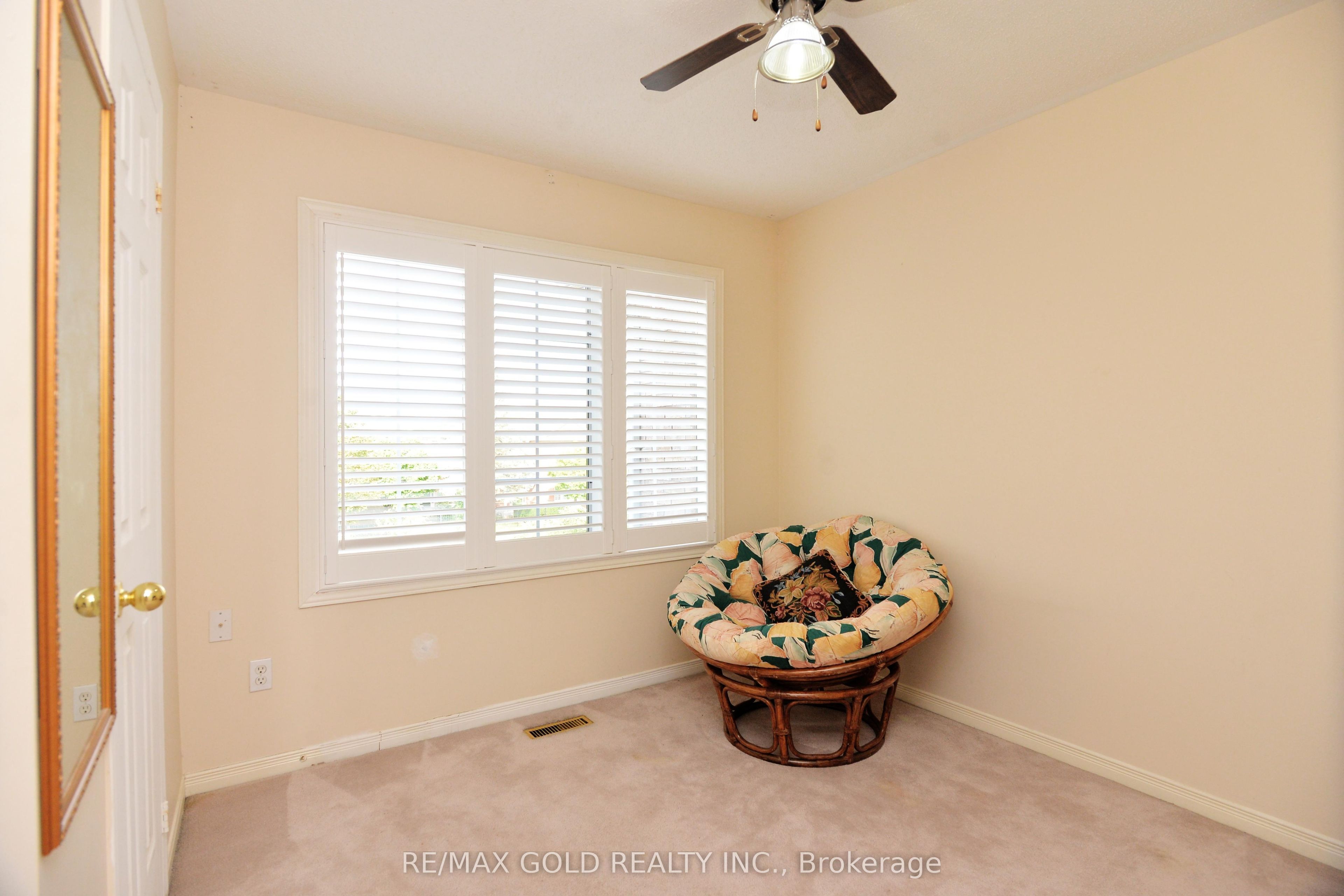 5974 Tenth Line Property Photo 32