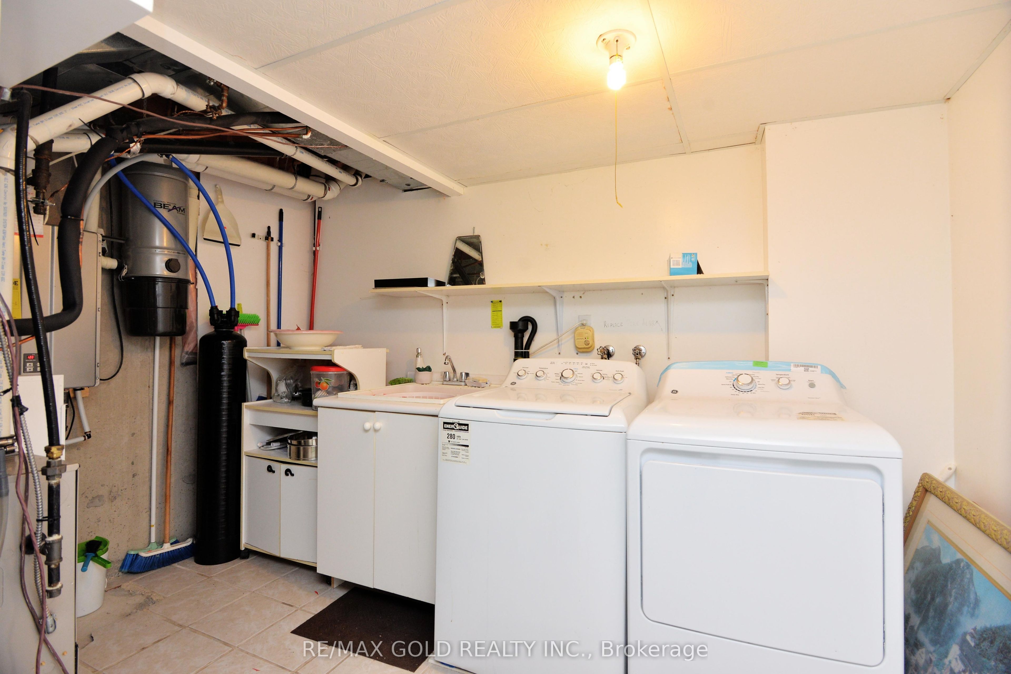 5974 Tenth Line Property Photo 40