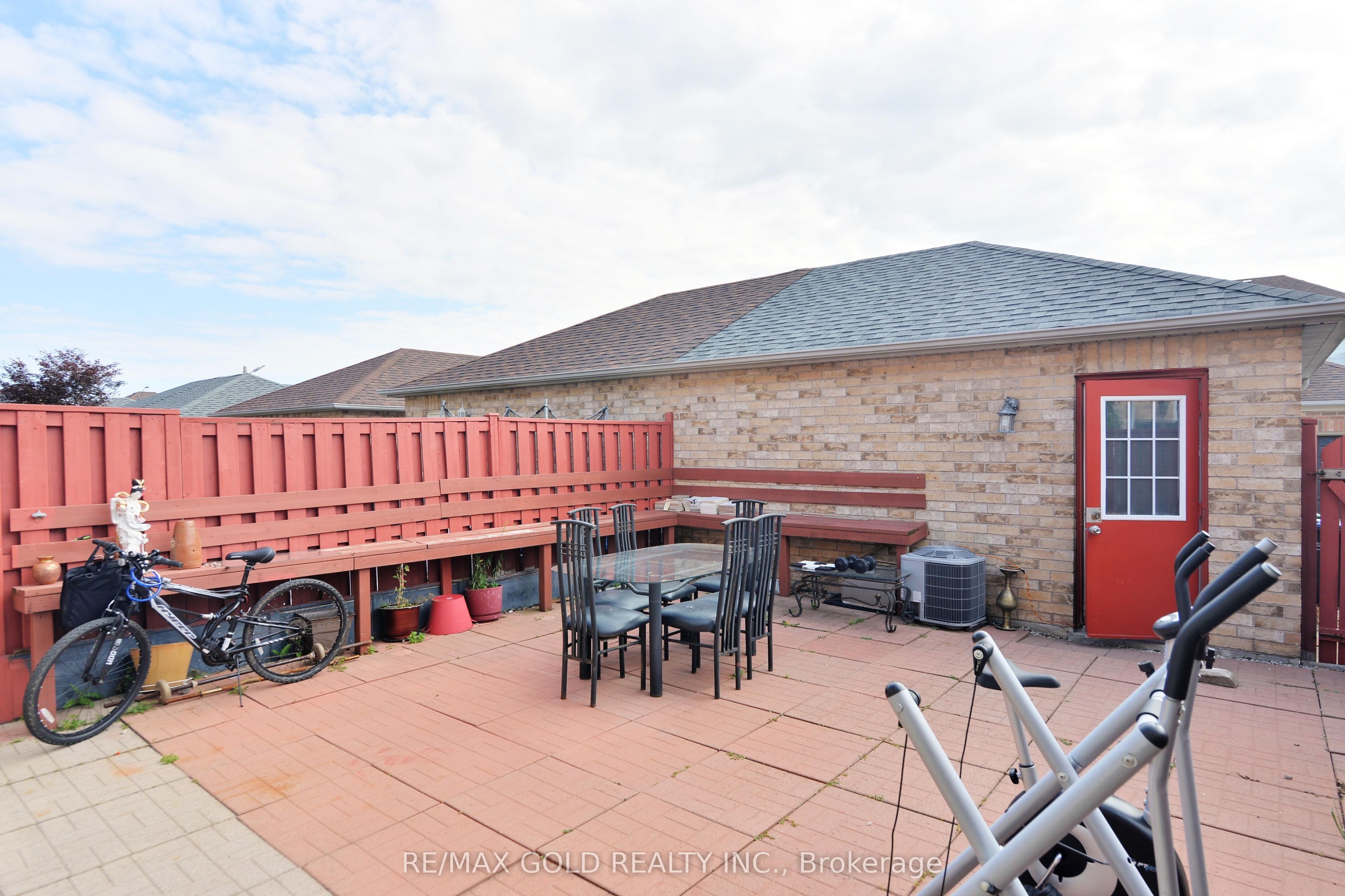 5974 Tenth Line Property Photo 42