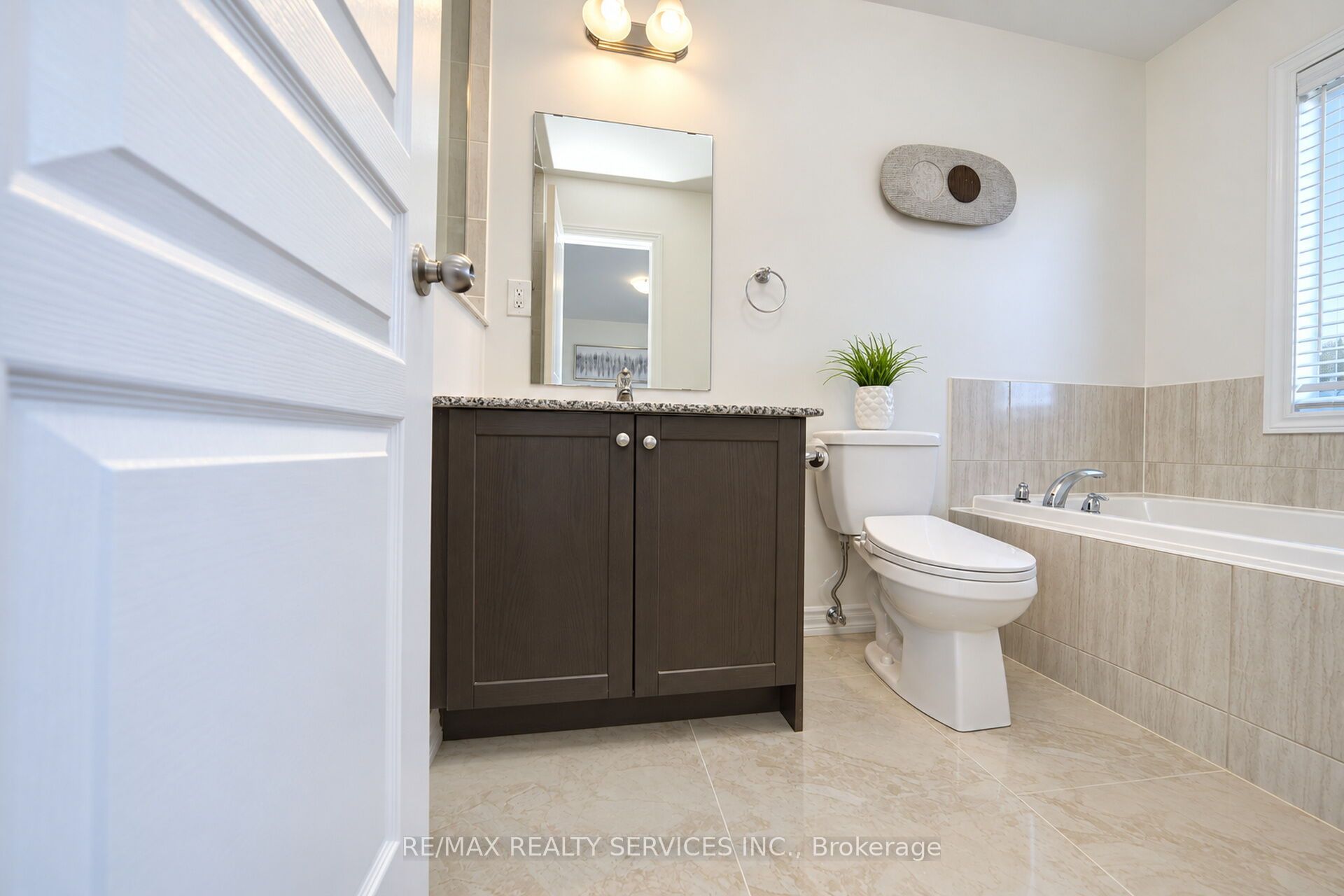 12 Cedarland Road 111 Property Photo 33